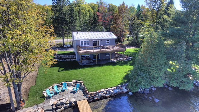 Bancroft, Paudash Lake Cottage with Hotub
