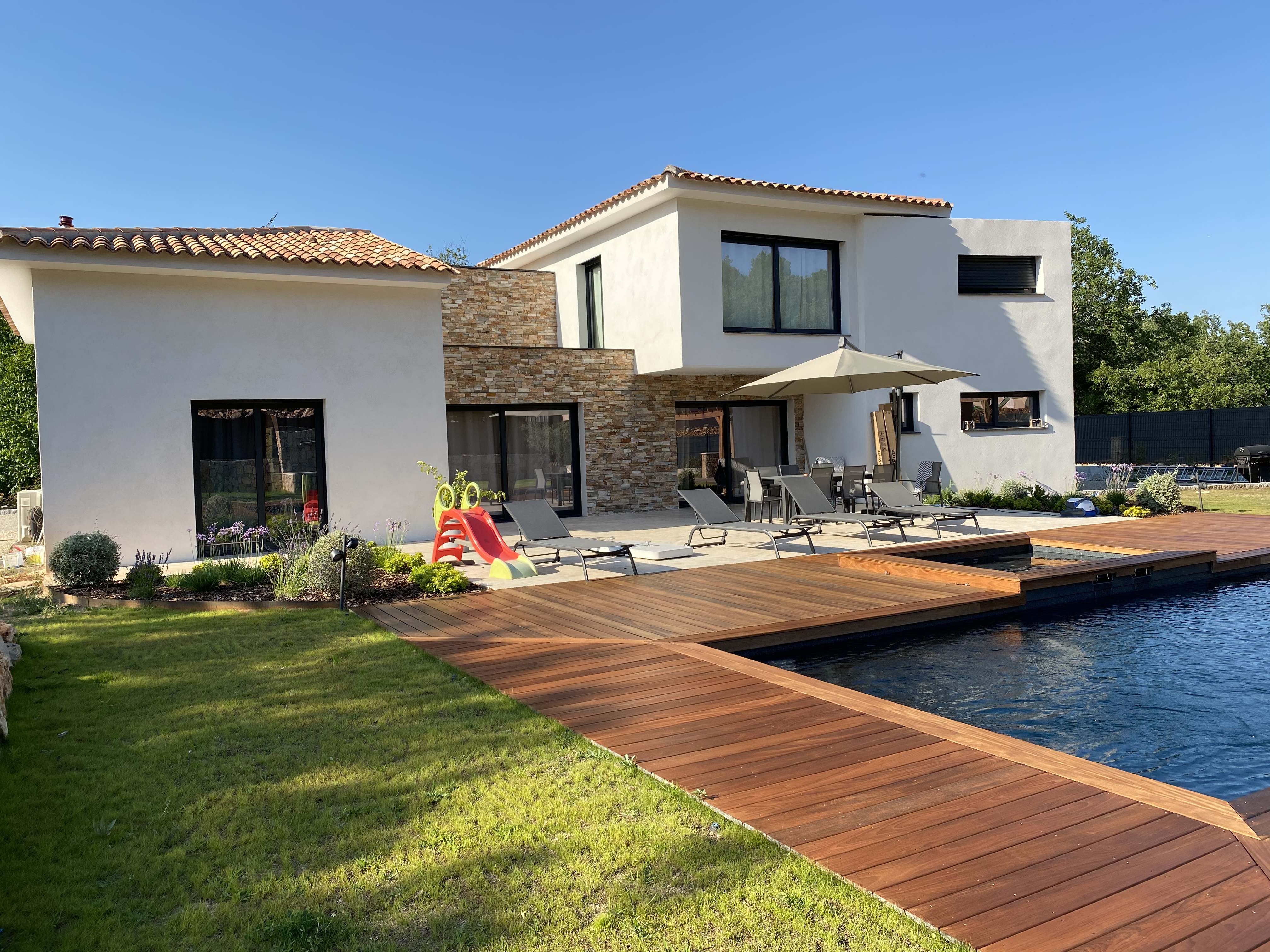 Contemporary villa with pool