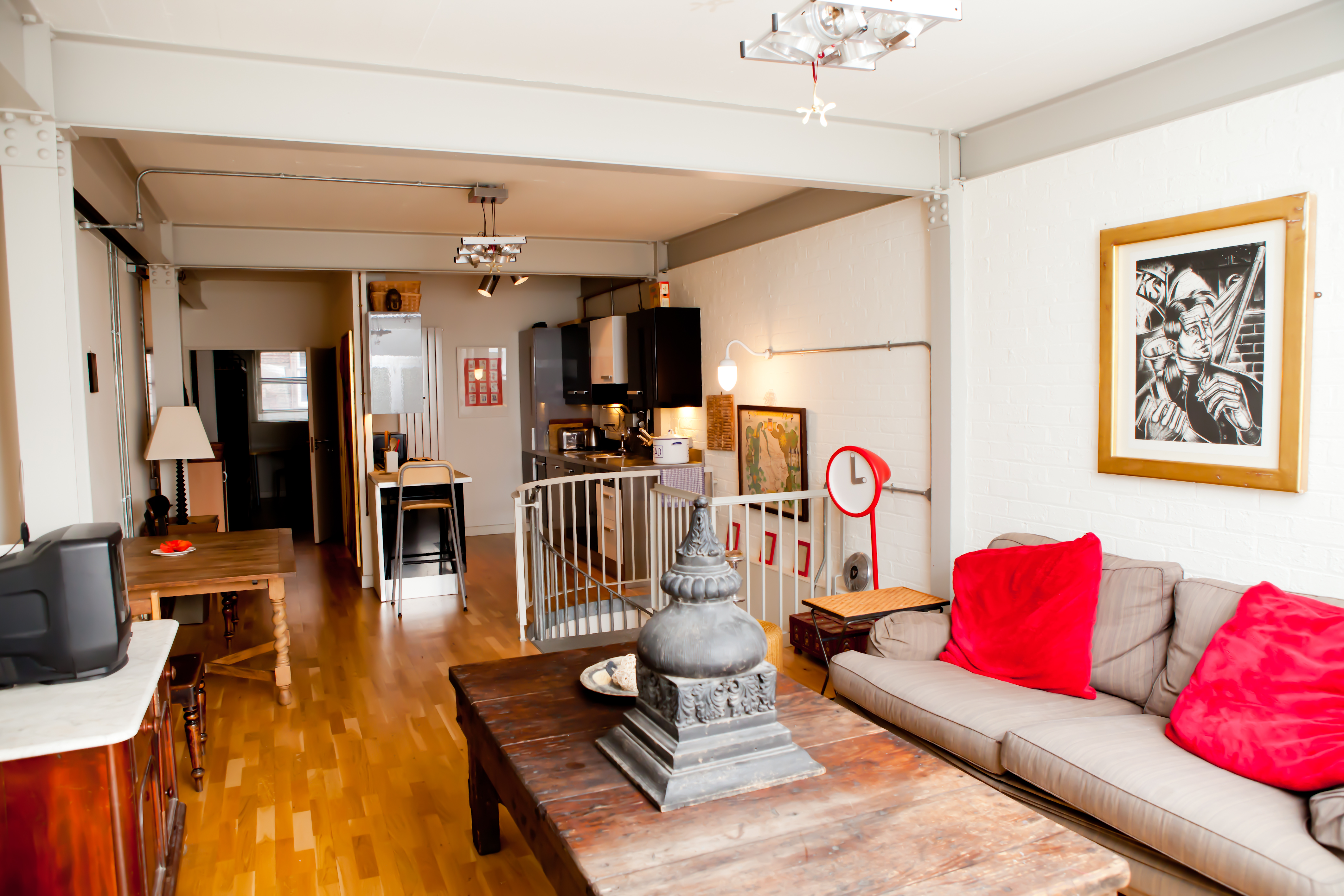 Cool central Loft, sleeps 4, 2 double bed+en-suite in Canongate, Southside and Dumbiedykes, Edinburgh