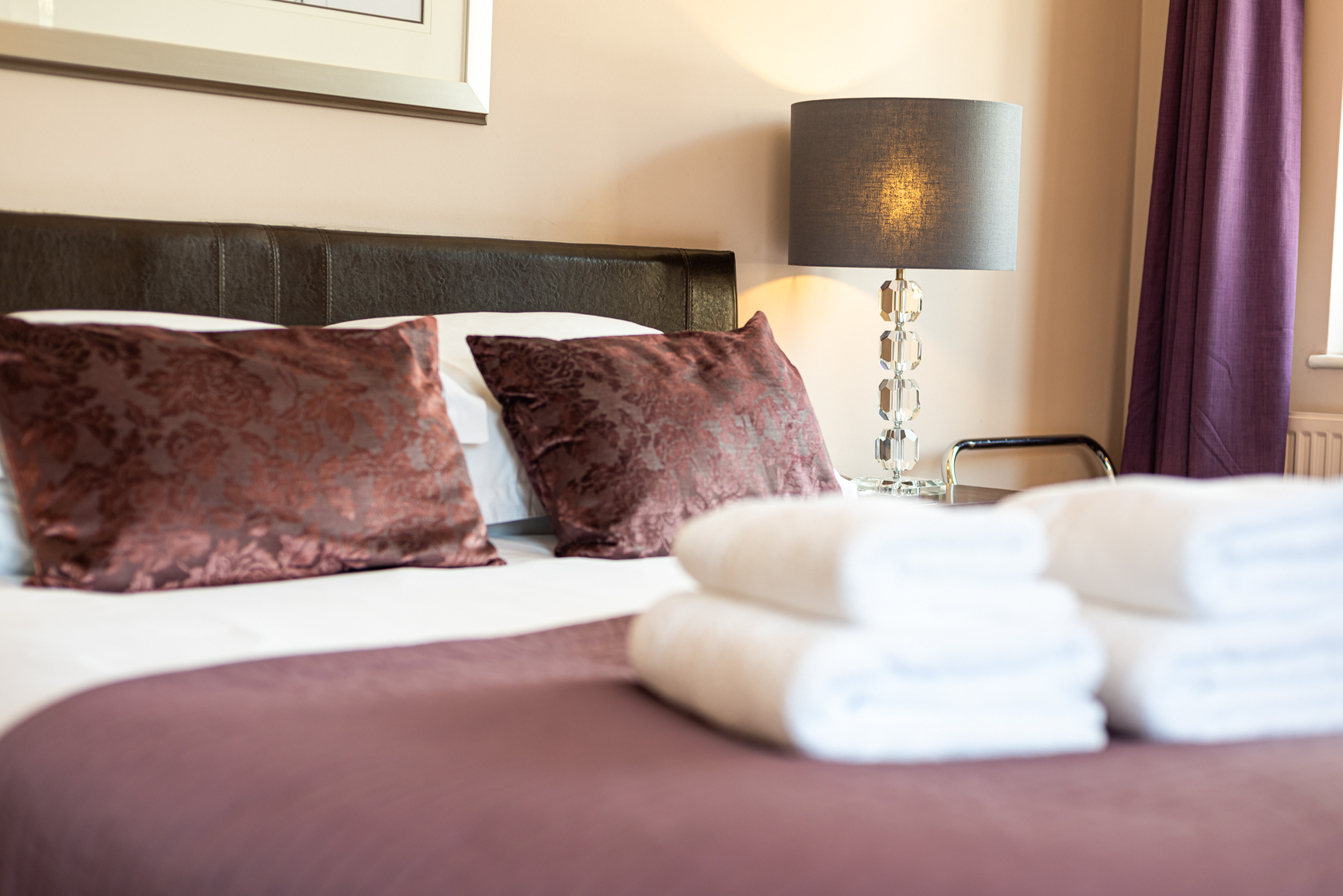 4 minute walk to Tower Bridge, 2 bedrooms, wifi.