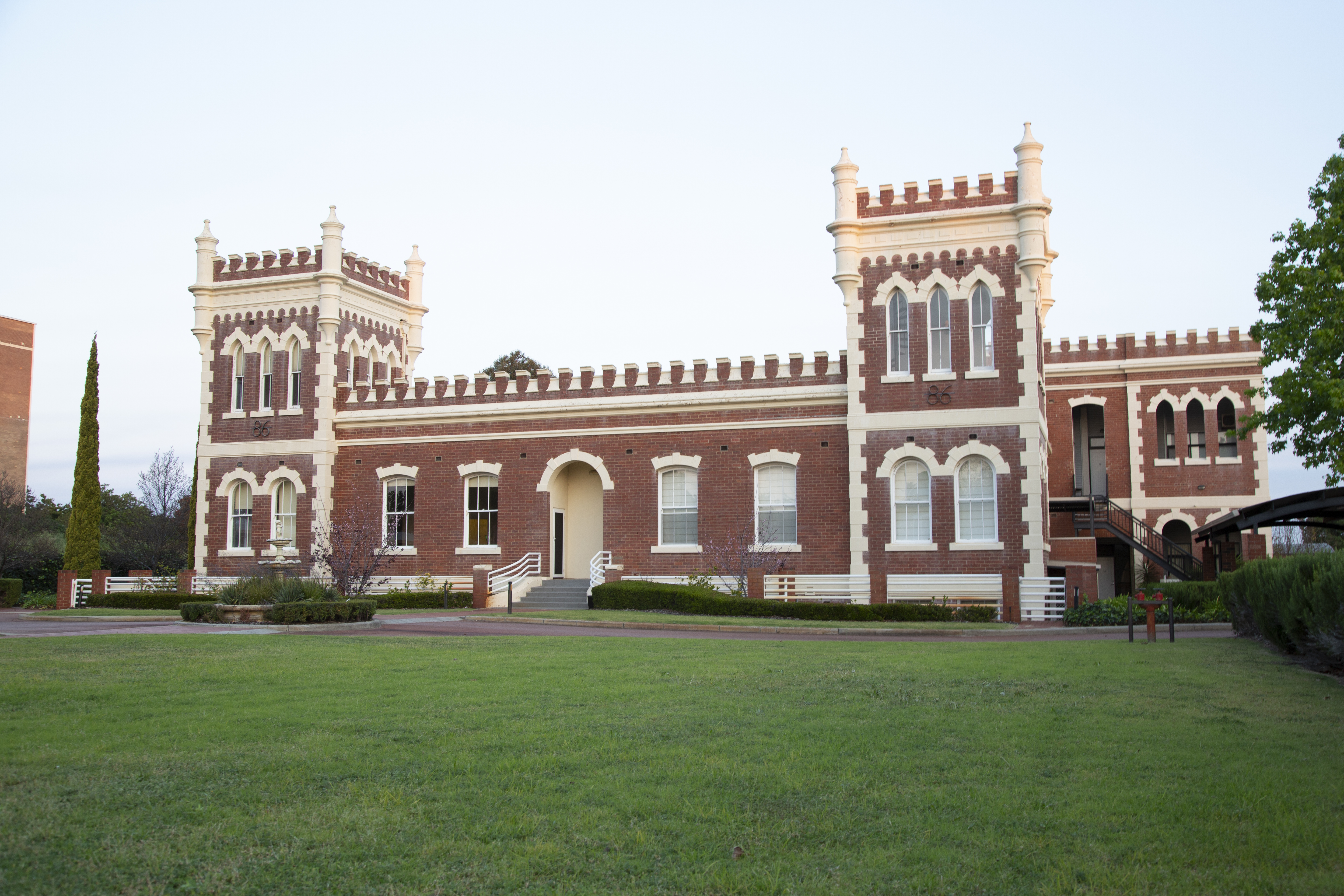 High Ceiling Apartment In The Albany Bell Castle Apartments For Rent In Mount Lawley Western Australia Australia