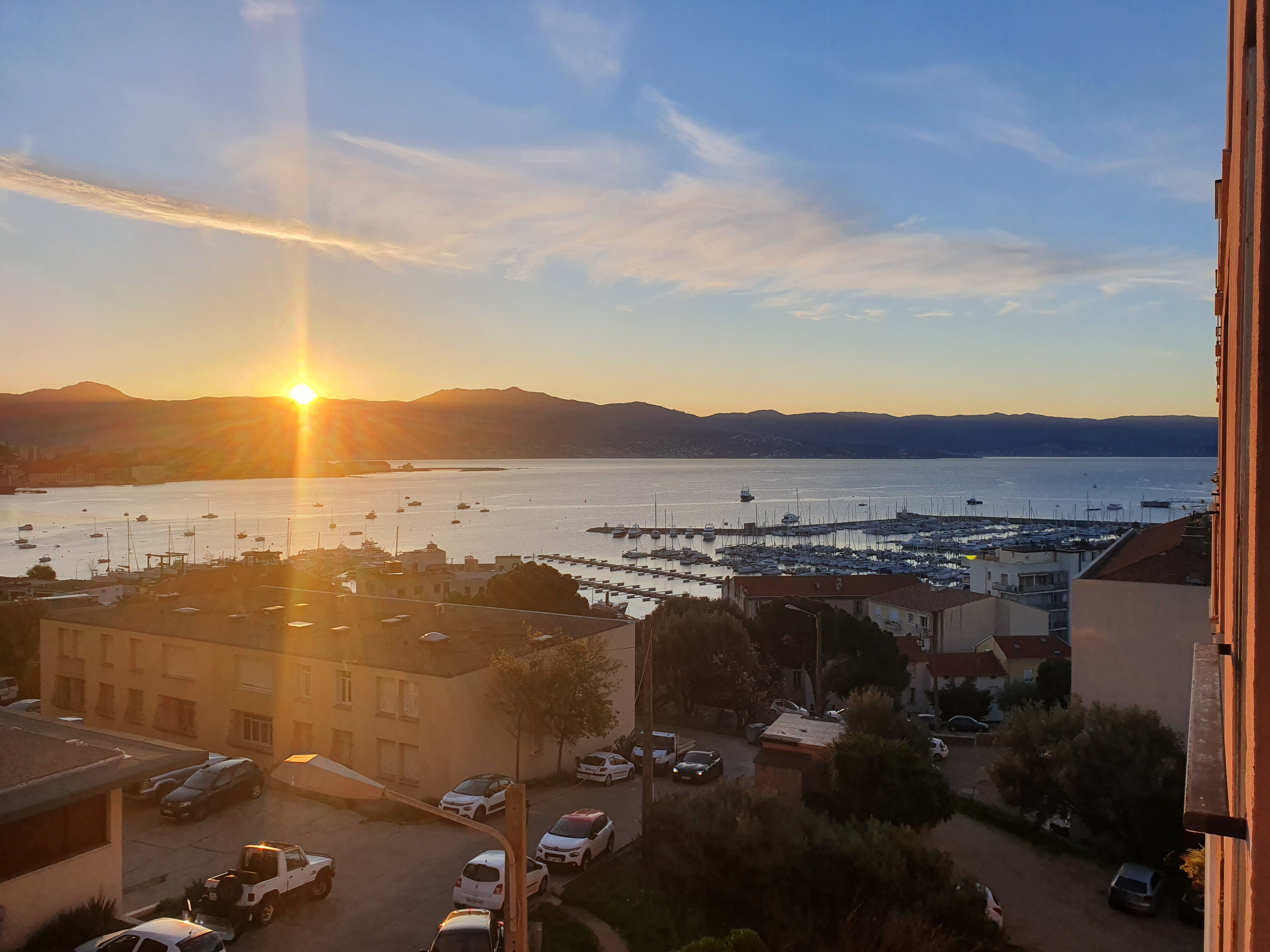 Stunning T4 apartment, city center, sea view