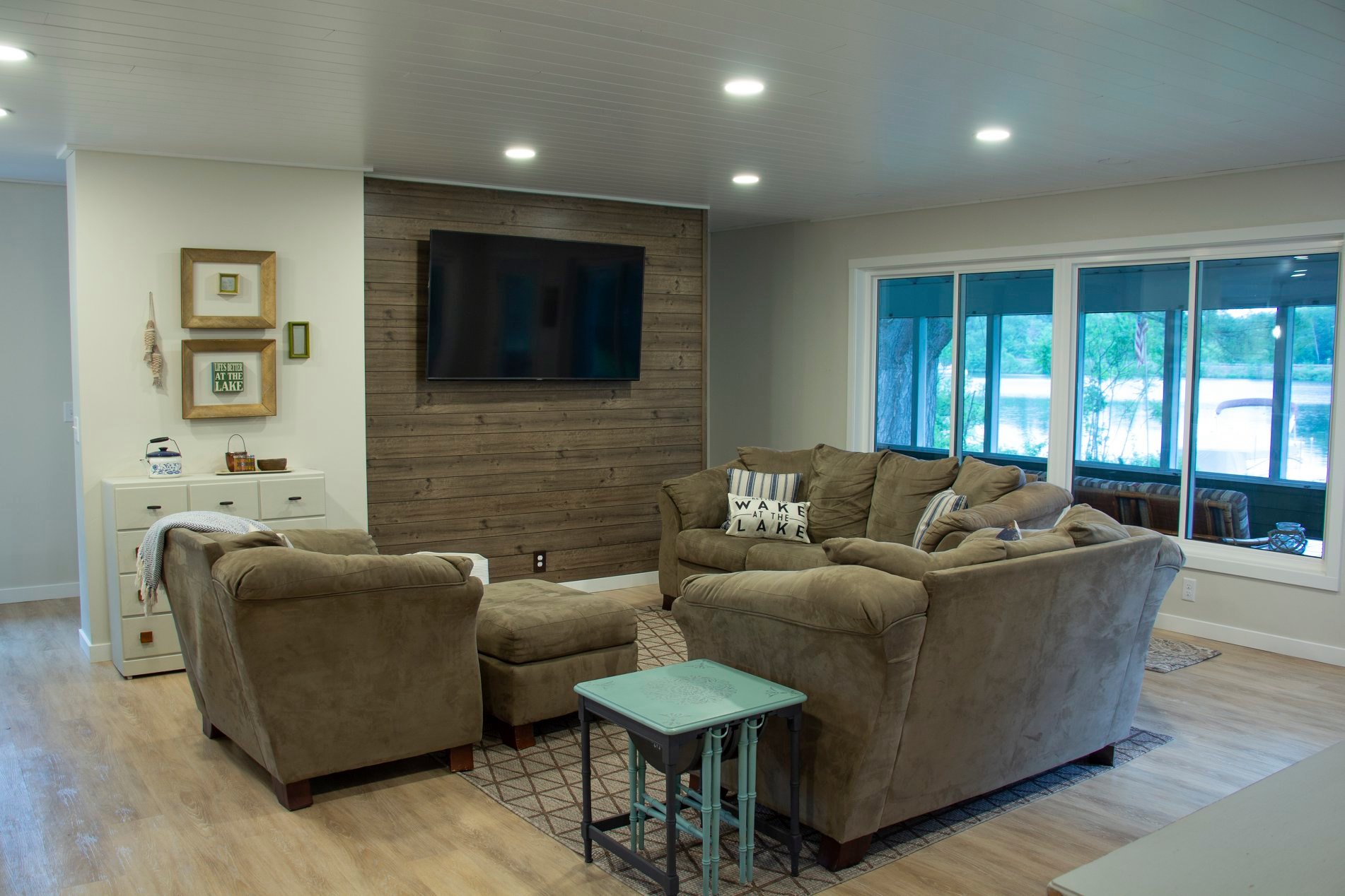 Amazing lake home views from every room Cabins for Rent in