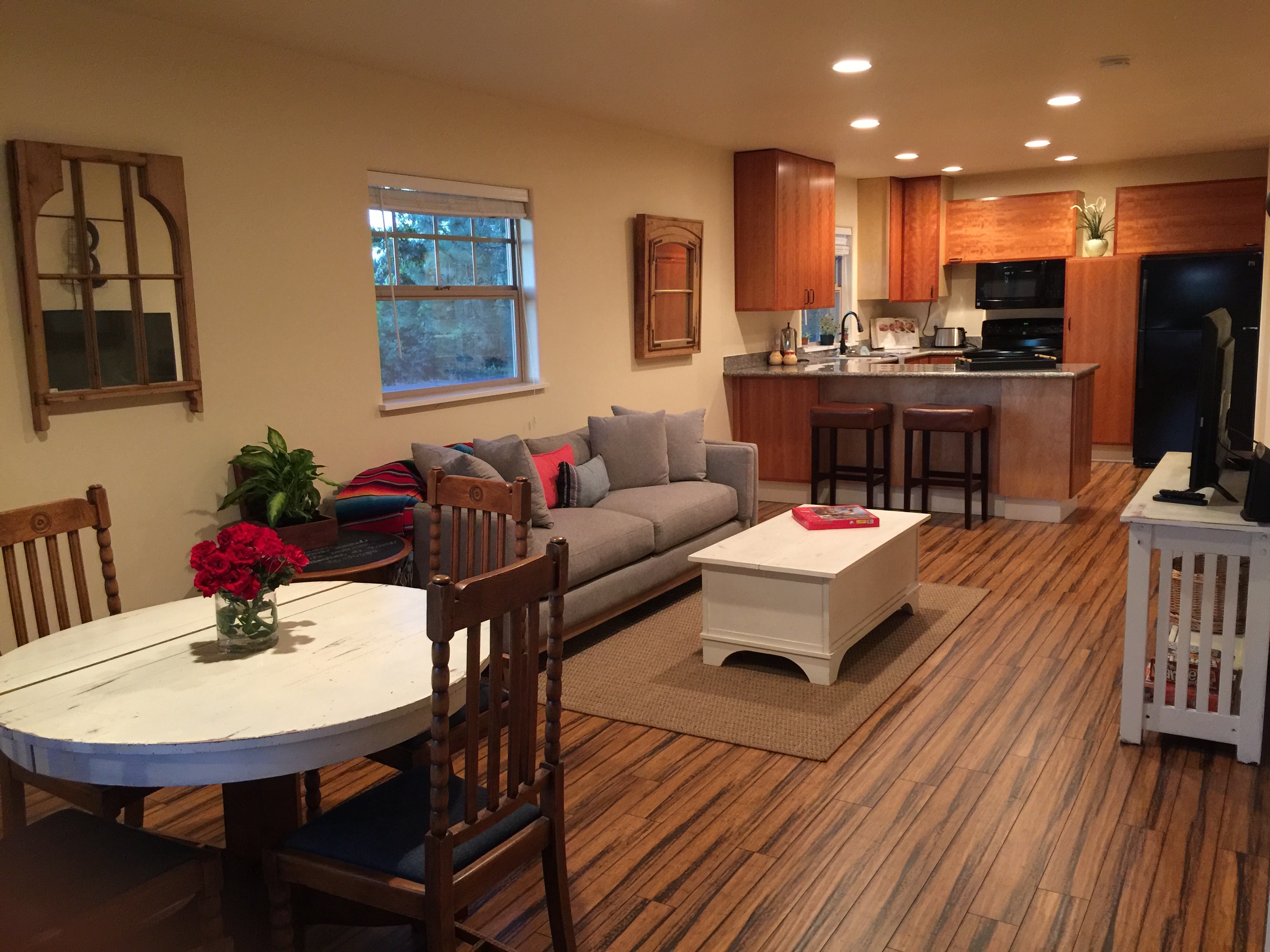 Charming Renovated Country Cottage Cottages for Rent in Canby, Oregon, United States Airbnb