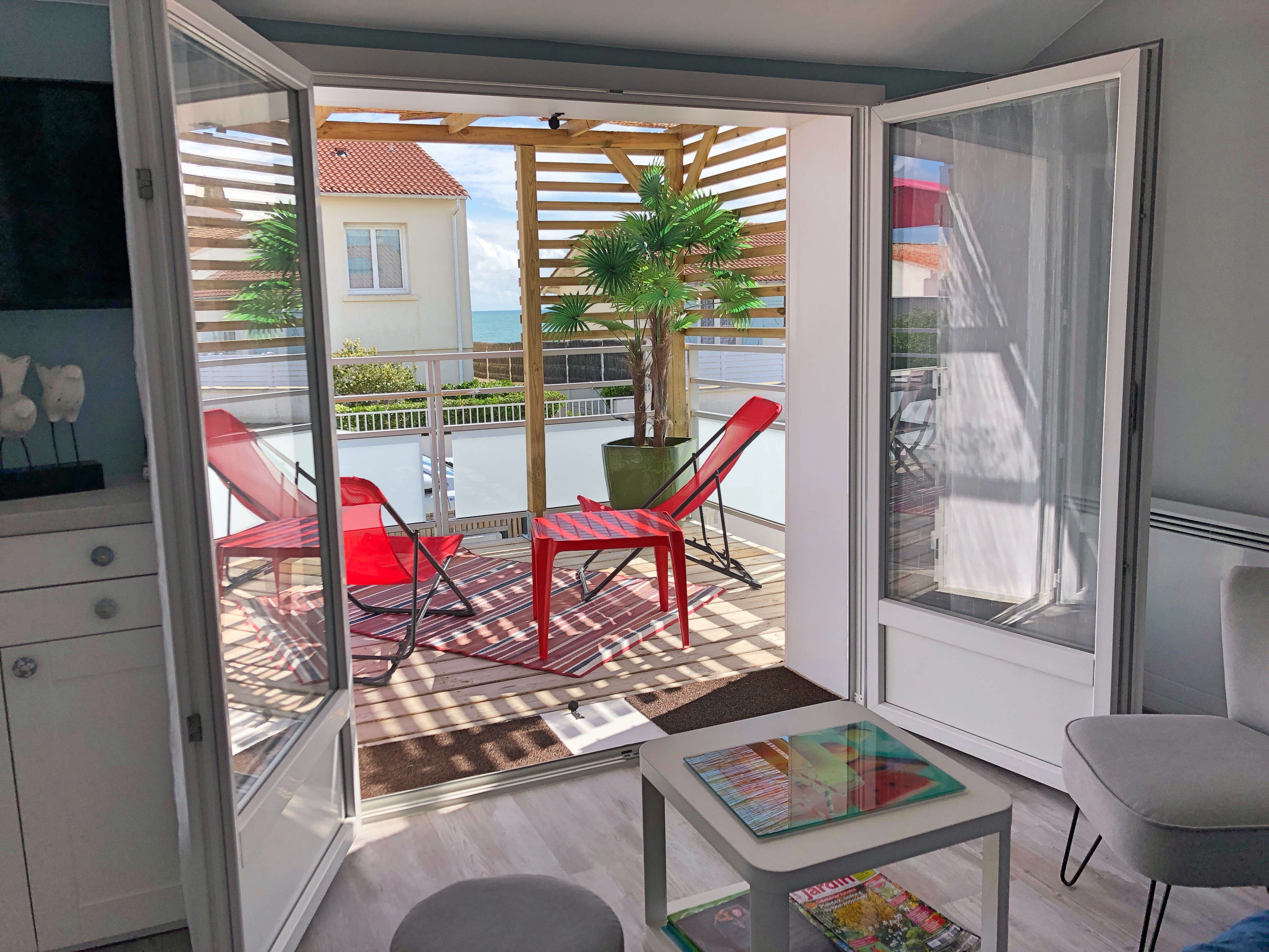 Large 30m2 studio with 15m2 sea view terrace