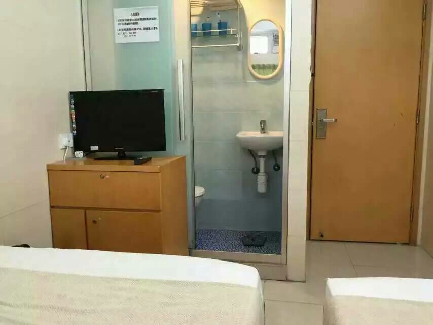 Family triple room, our hotel in Mongkok City Center, shopping, just 2 minutes from Metro station