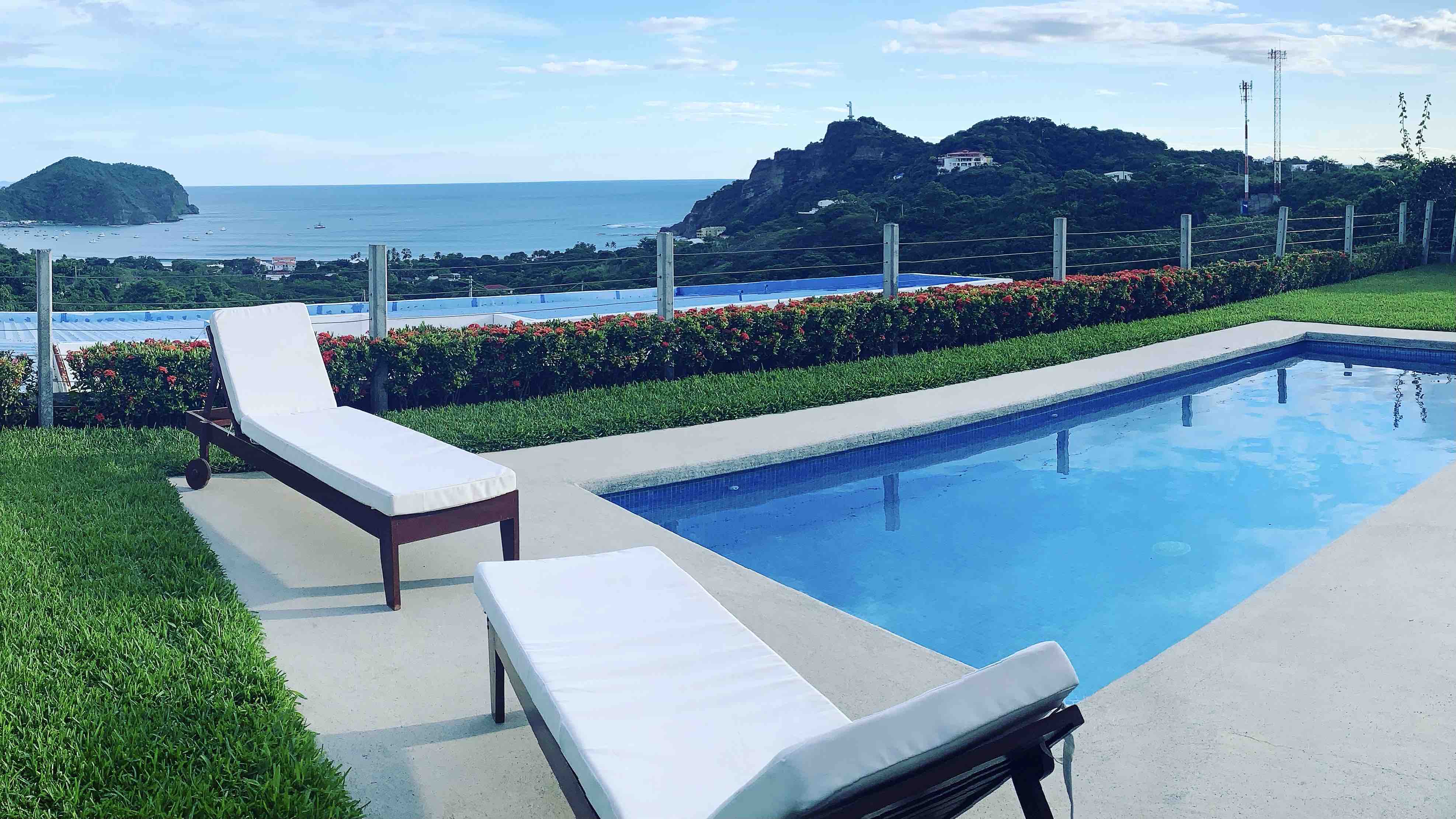 Stunning Hilltop Beach House-Ocean/Mountain Views!
