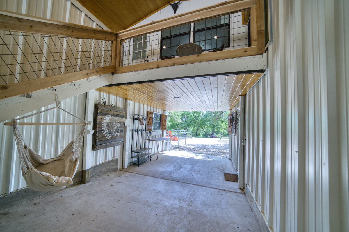 Cute, Rustic Barndo Bunkhouse w/ Dog (or Kid) Run! Houses for Rent in