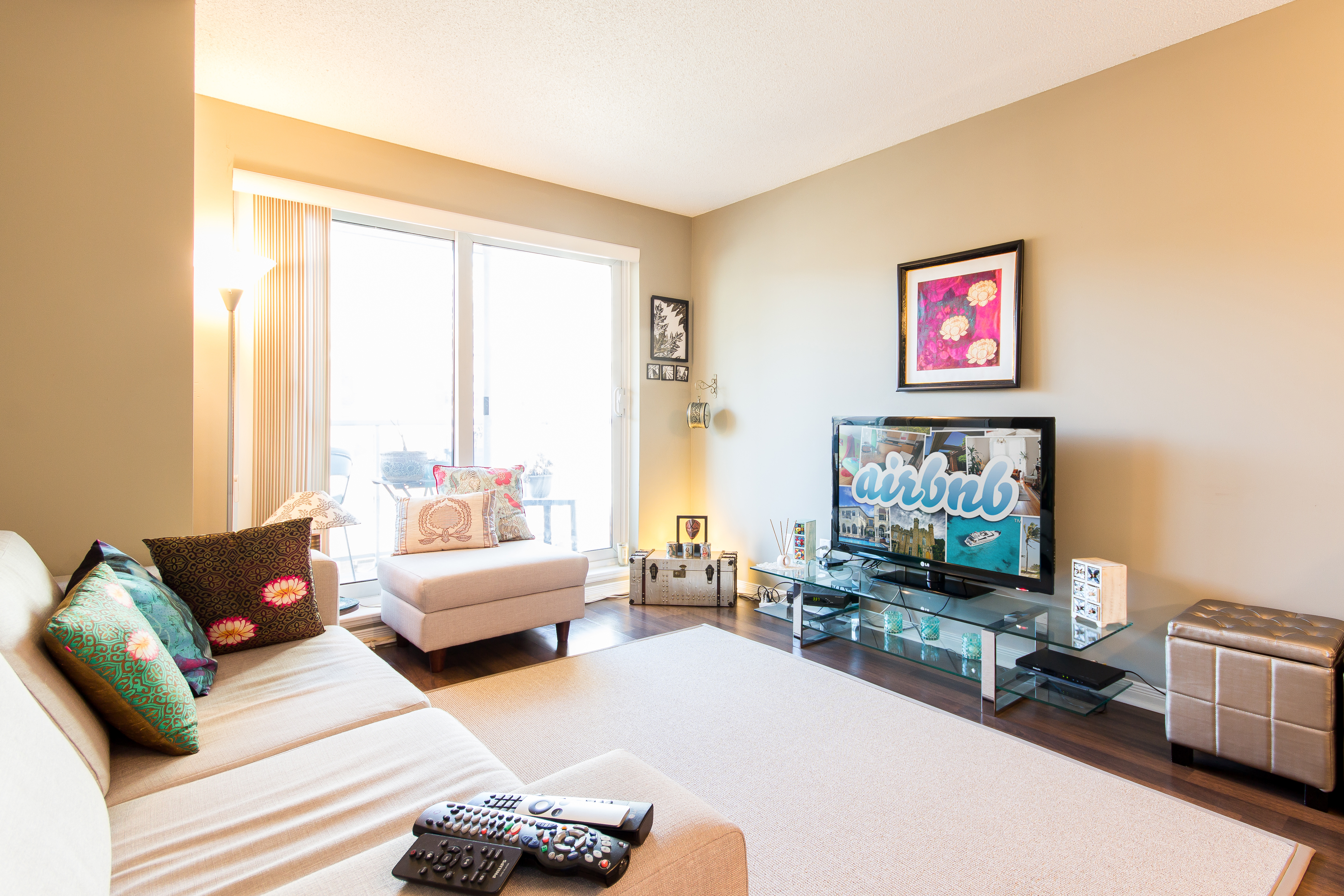 Modern Downtown Toronto Condo in Moss Park, Toronto