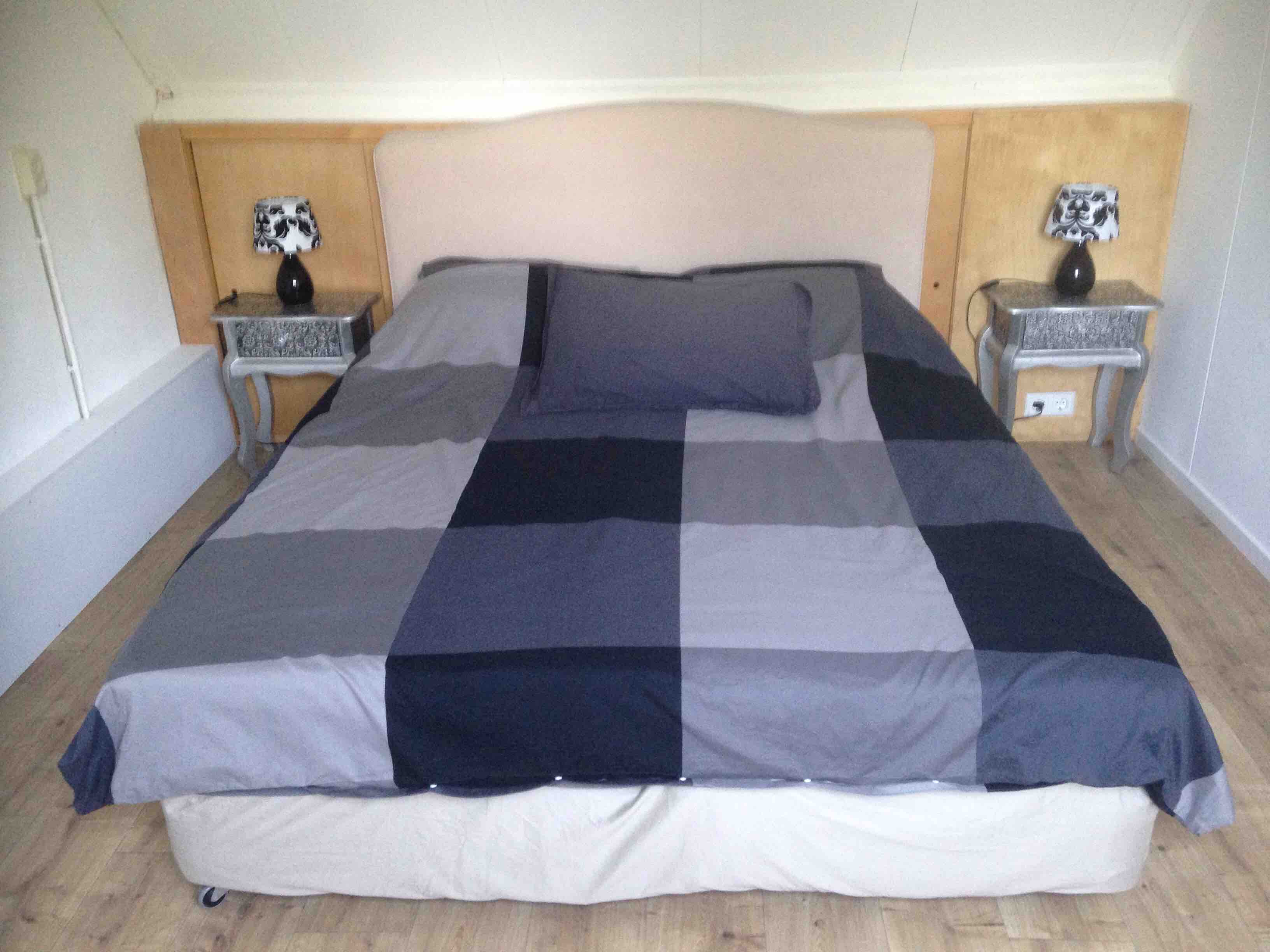 Stylish and comfortable room in quiet area — Amsterdam stay