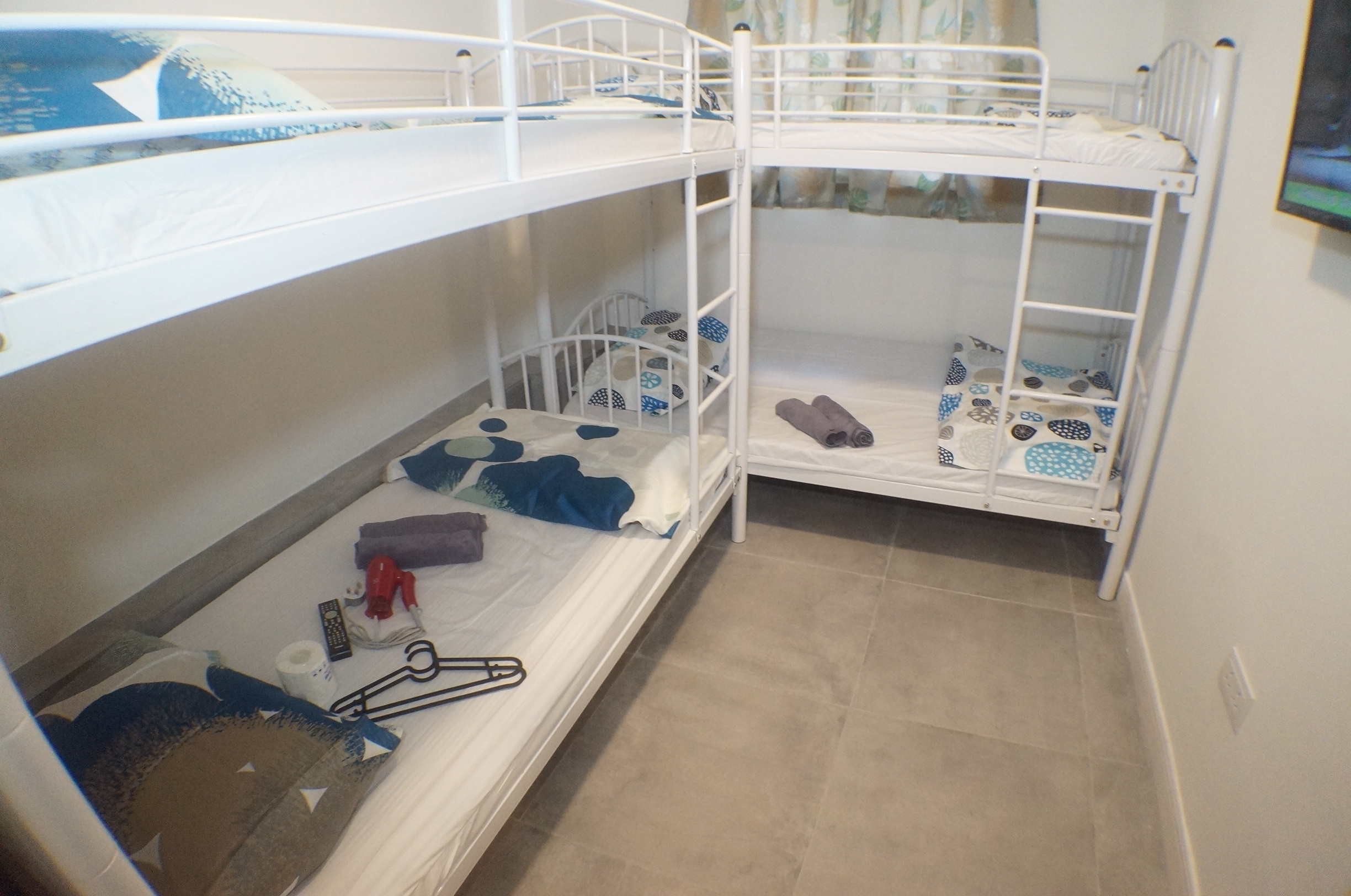 Downtown Sleeps 4 Studio APT MK1 MTR downstairs!