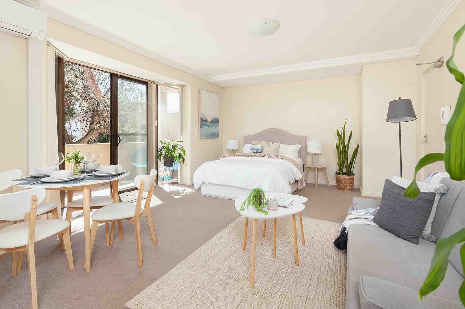 Studio 2min walk to the Beach/ Car Space