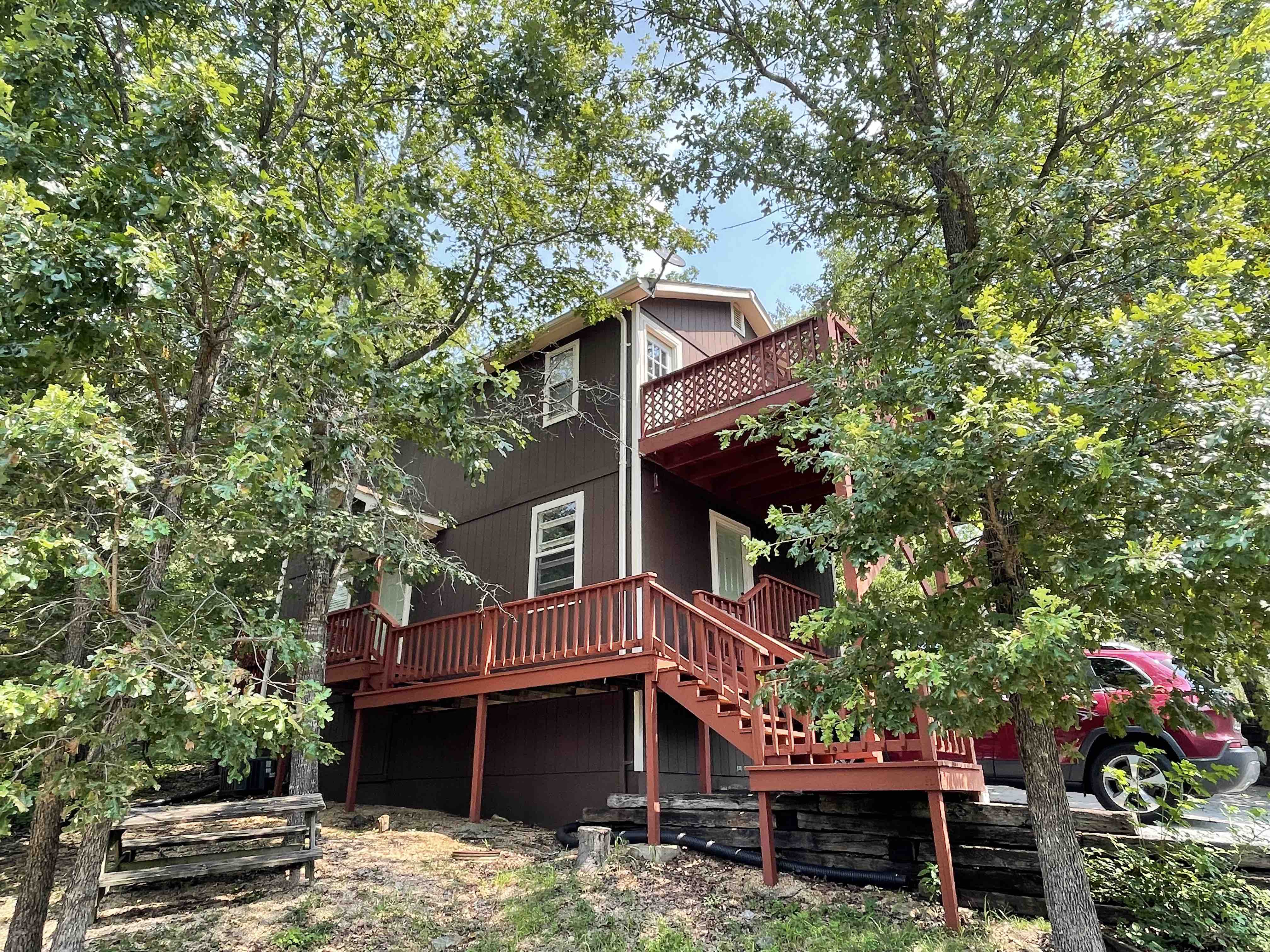 Cozy Wooded Lake Cabin, Heart of Branson
