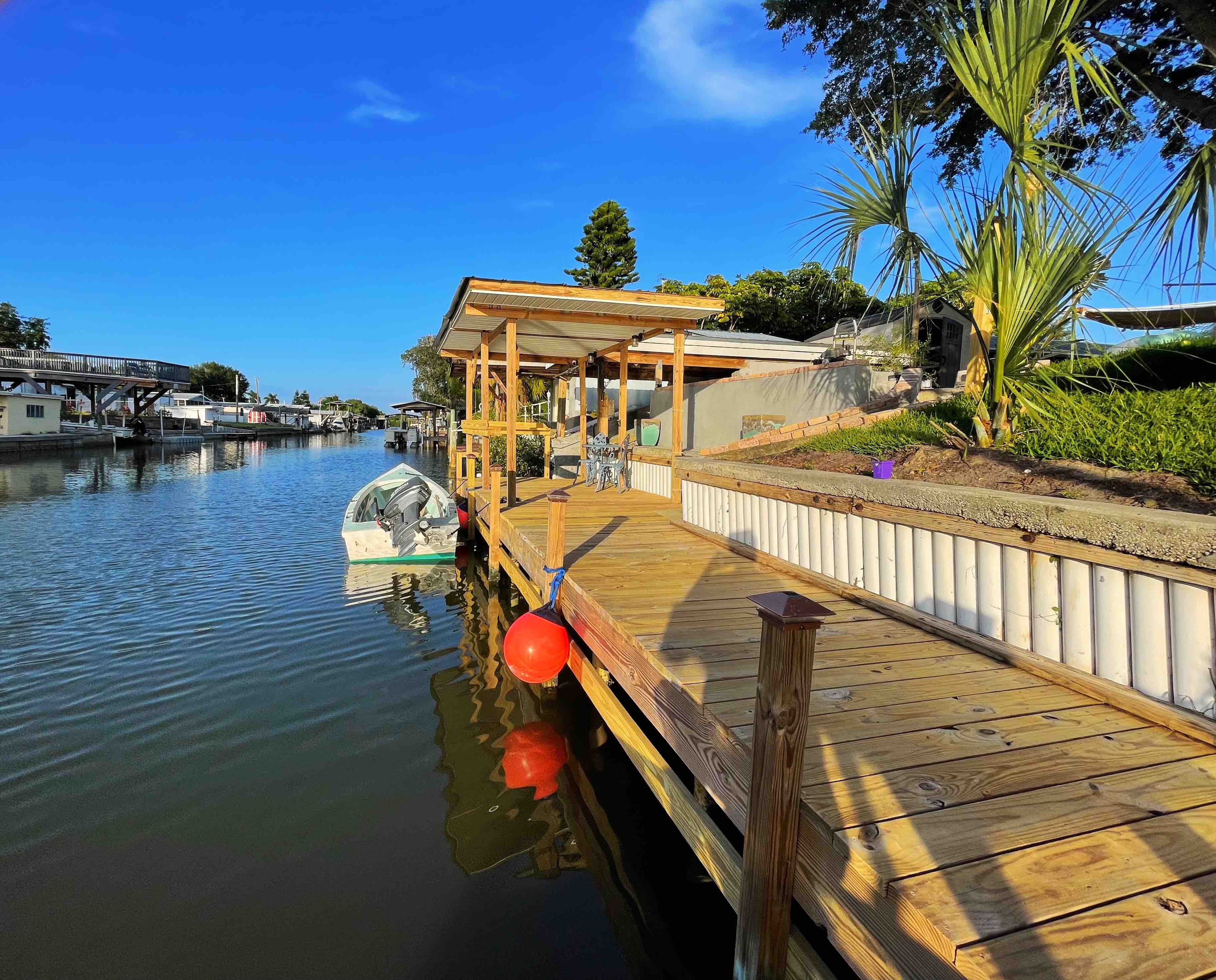 Hull Landing- Canal Front Escape with Boat Dock!