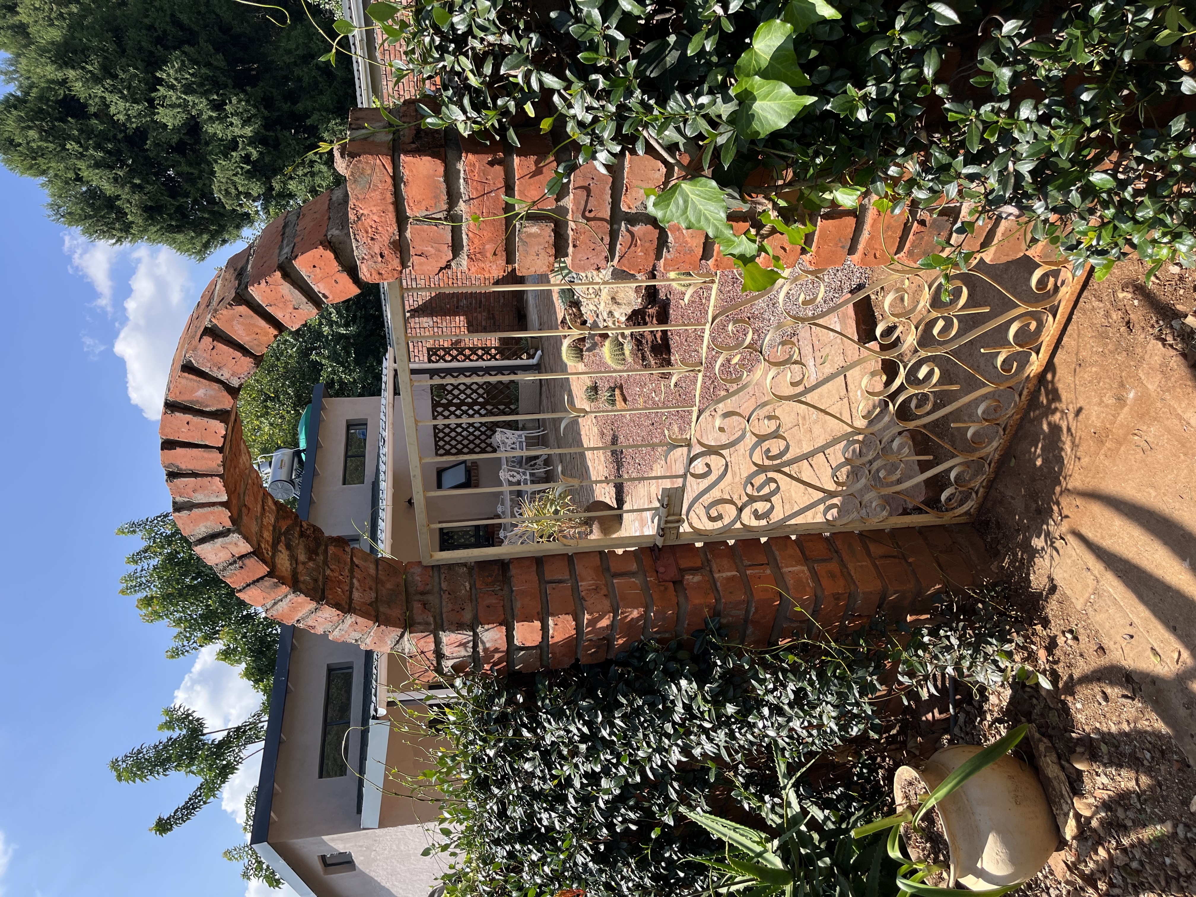 Cactus Crush Cottage - Private, Safe, Solar