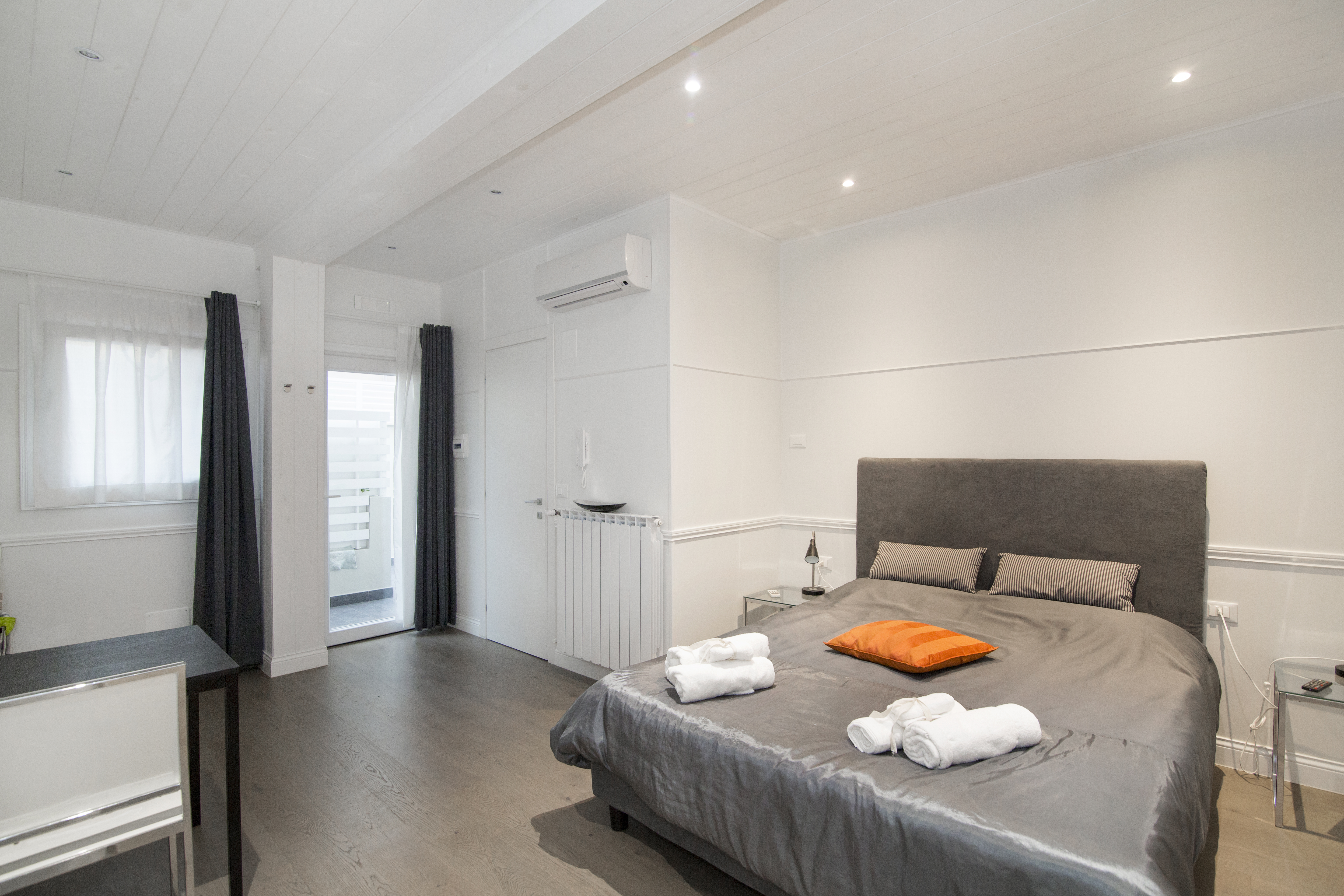 Extremely New, Bright Apartment in Central Rome!