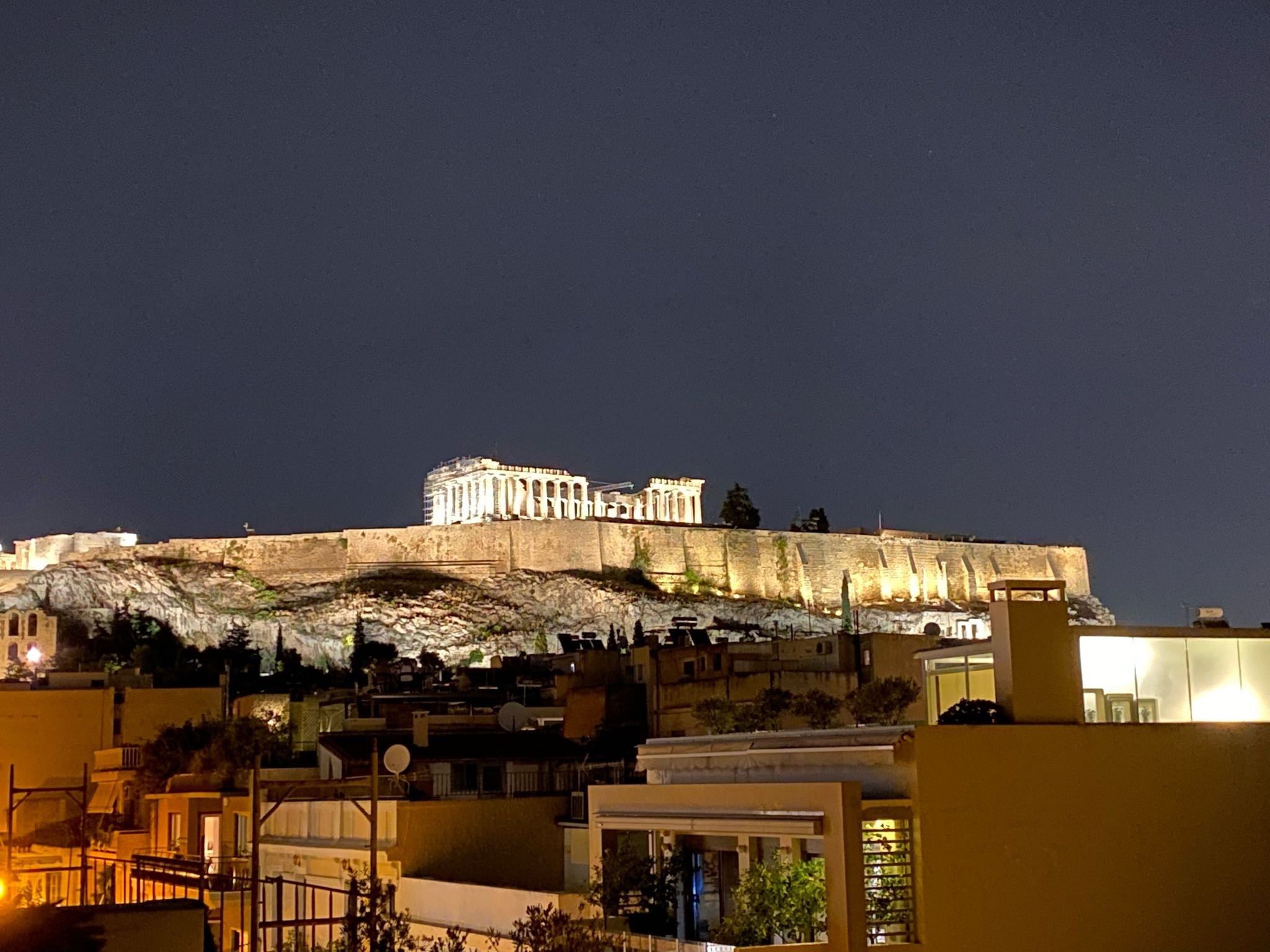 Sunny apartment at the foot of Acropolis