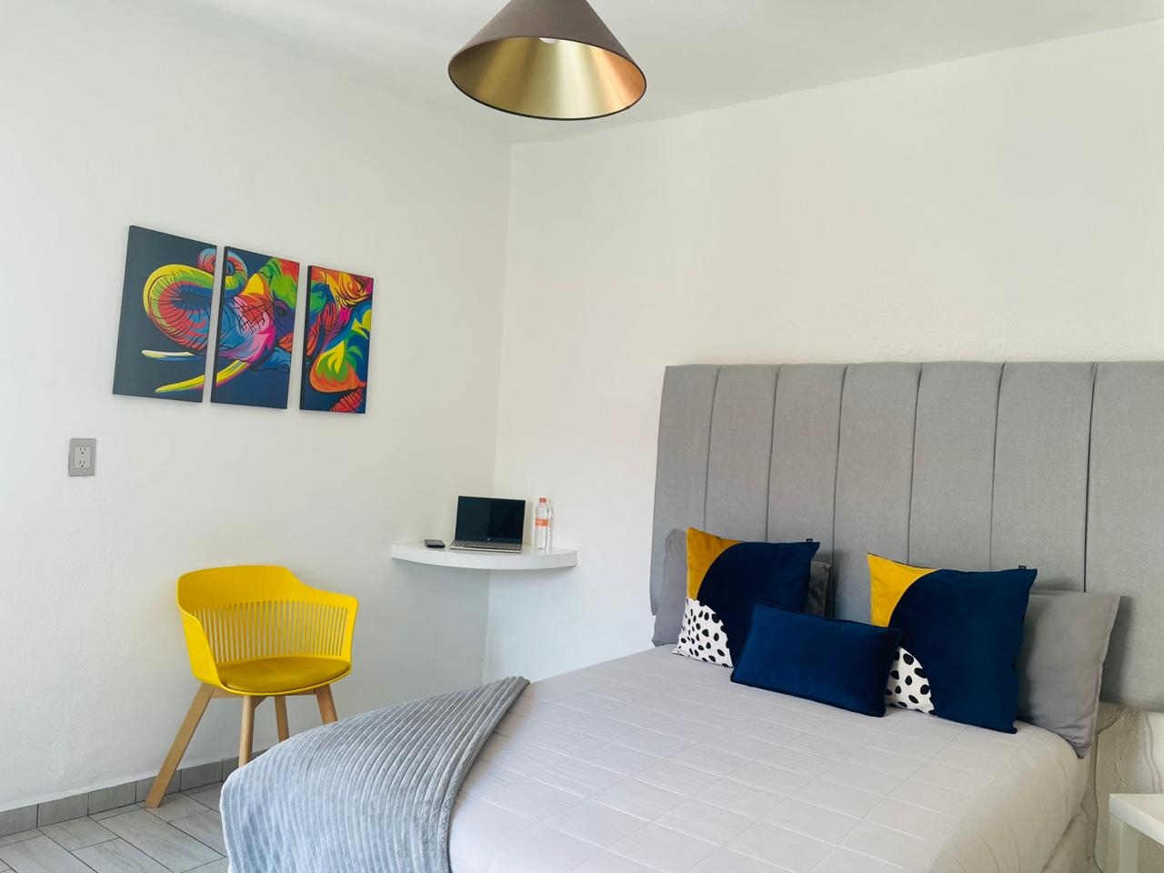 Cómoda suite frente al aeropuerto