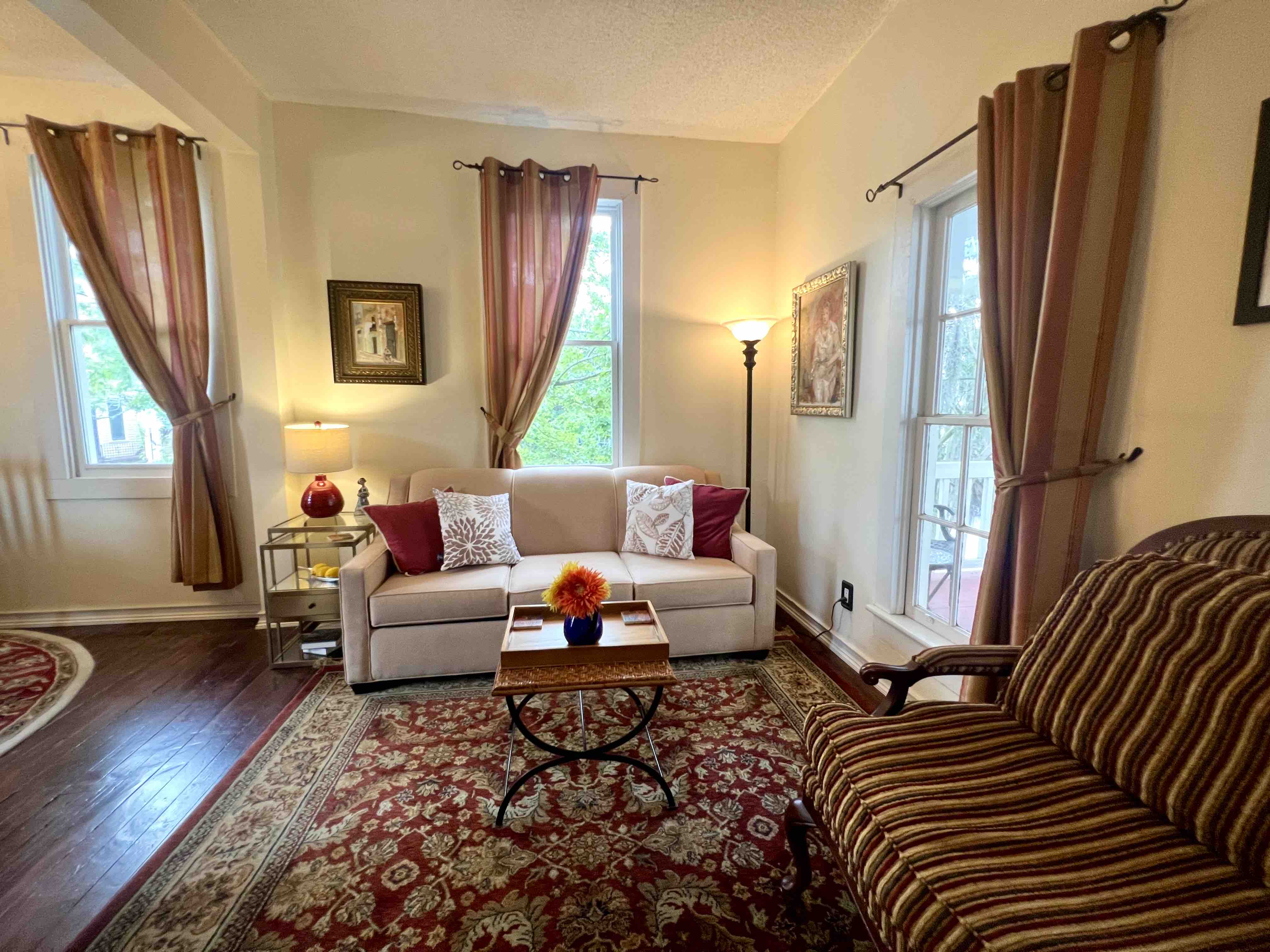 Spanish Moss Carriage House Apartments for Rent in Savannah,