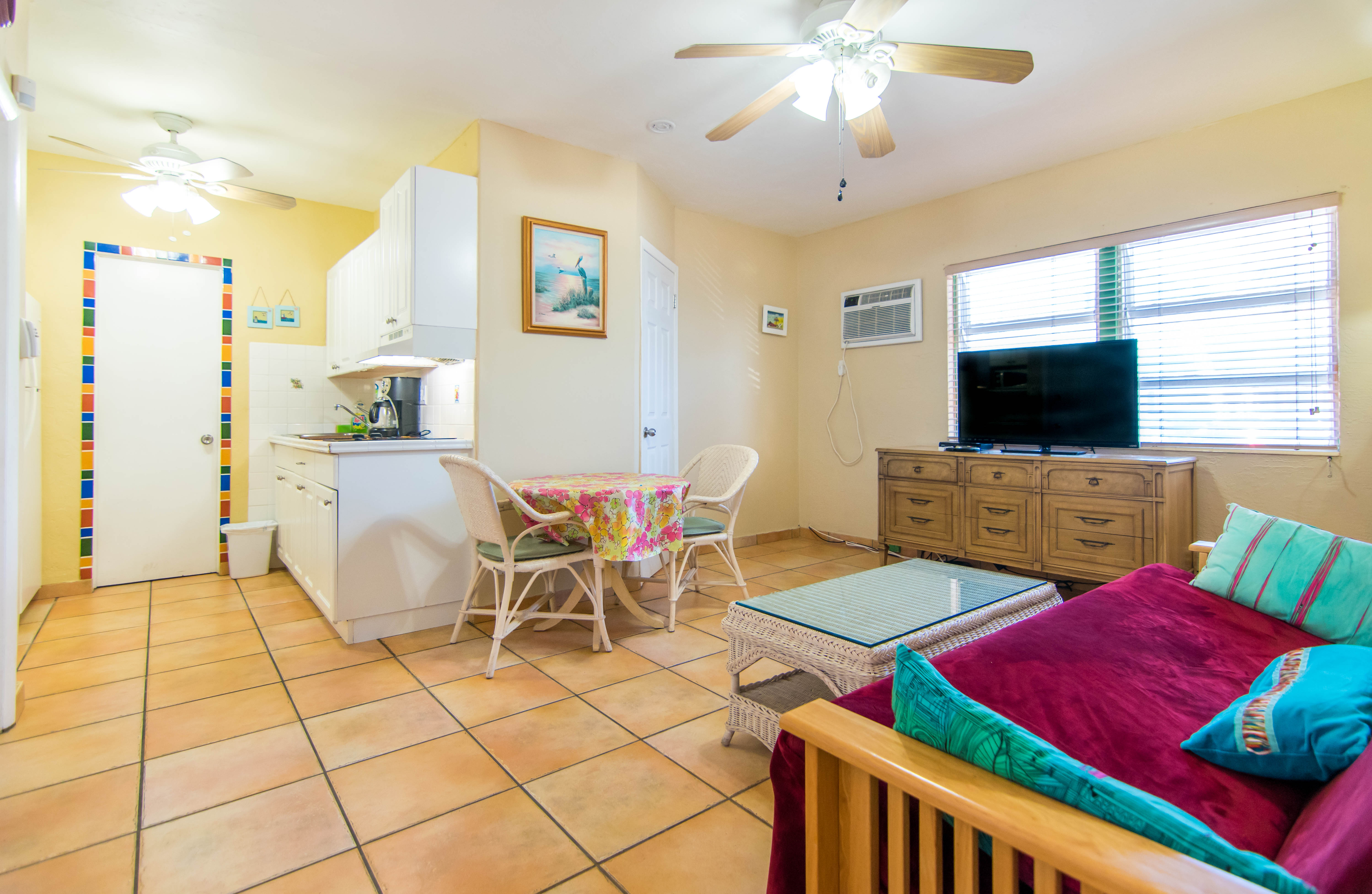 2 Beach Bungalow w/ Free Parking Apartments for Rent in Hollywood