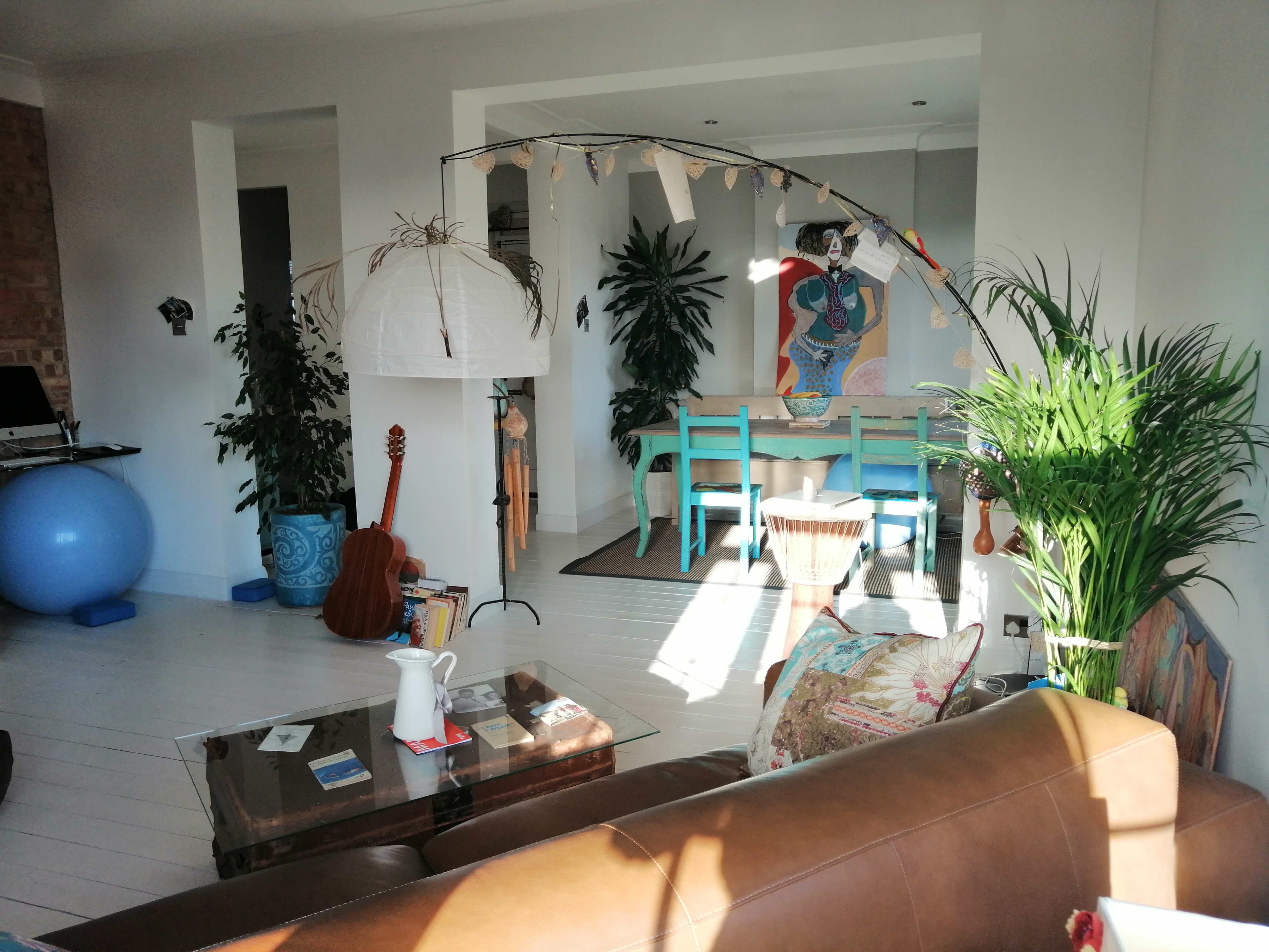 Very spacious bedroom in an arty penthouse flat in Brent, London