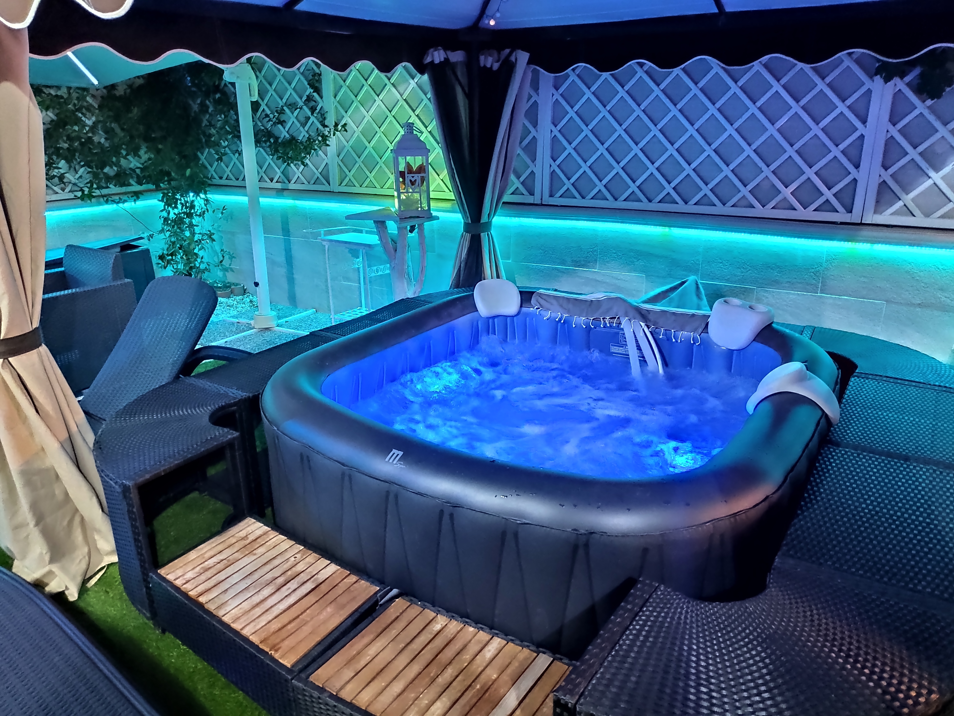 Charming Apartment with Jacuzzi