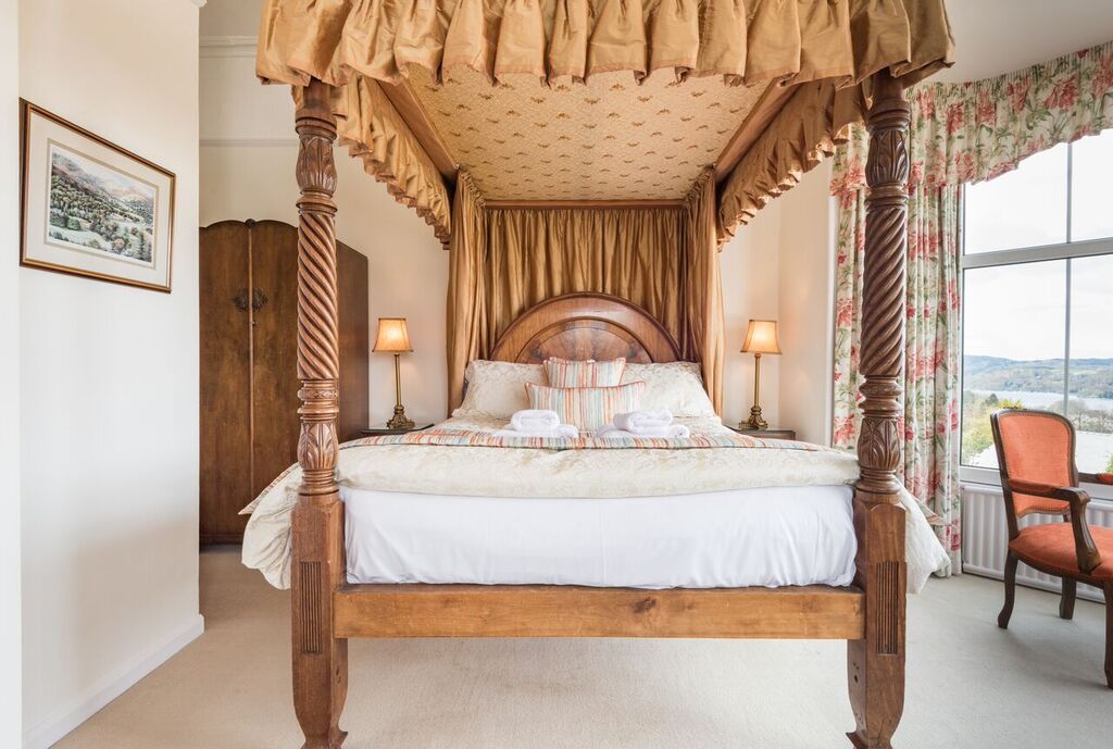 Fab 4Poster Room with Panoramic Lake & Fell Views Bed and breakfasts