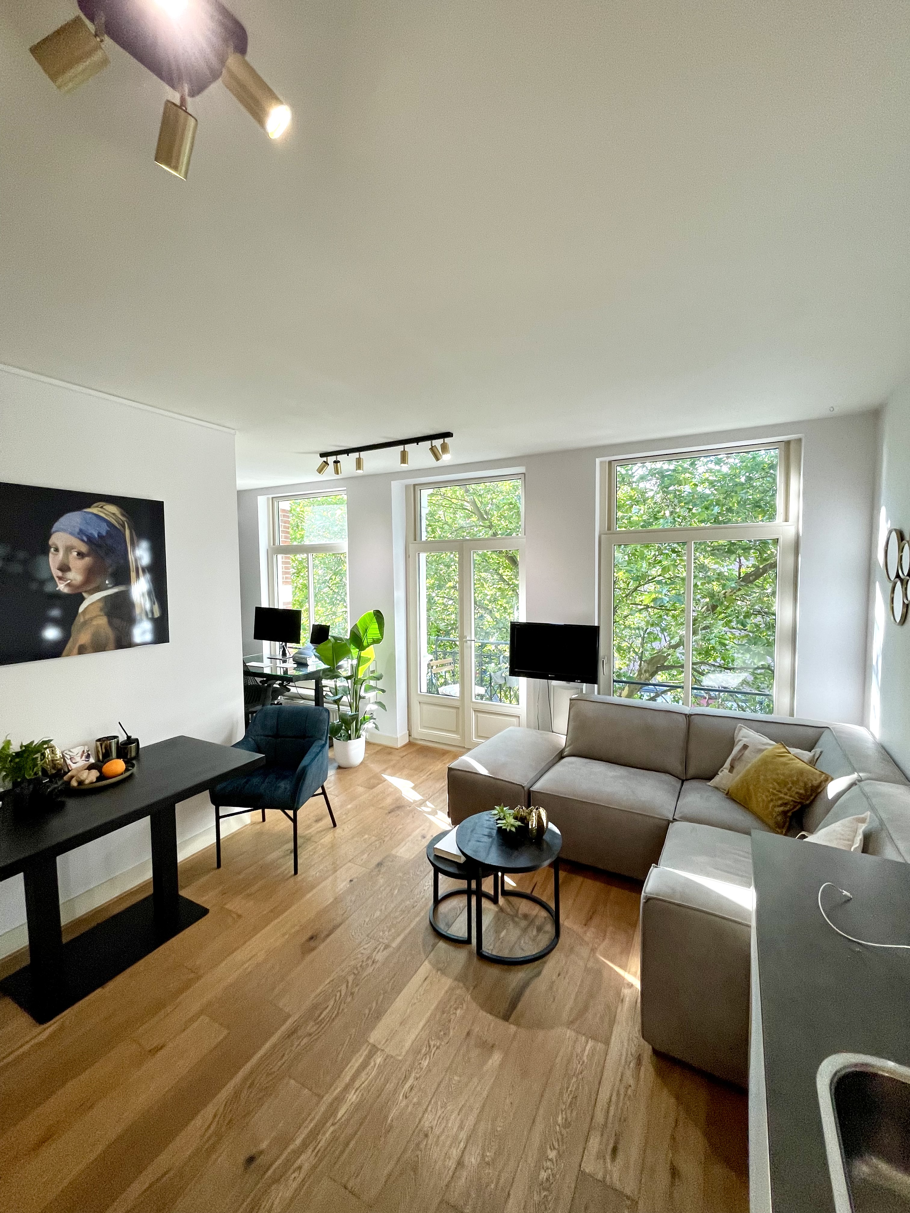 Bright apartment with balcony & parkview - de Pijp — Amsterdam stay