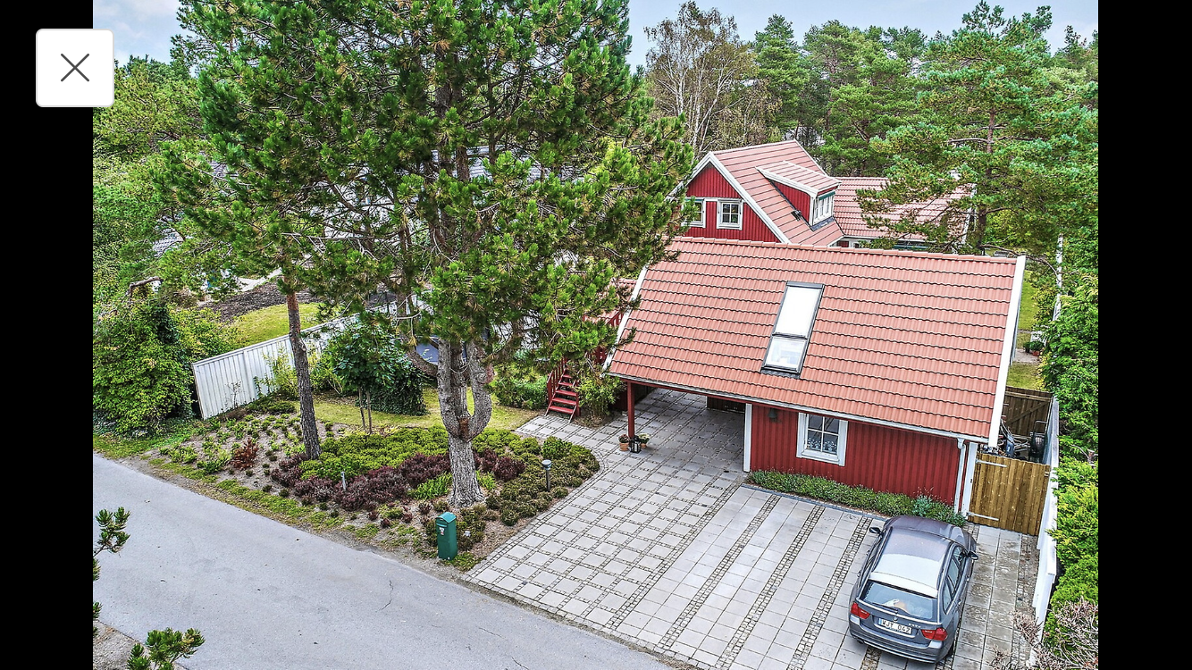 Lotsvillan with its unique location in Ljunghusen is right next to the Falsterbo Canal with its beautiful We can offer single, double and familyrooms (4 beds). Information - Lotsvillans Vandrarhem
