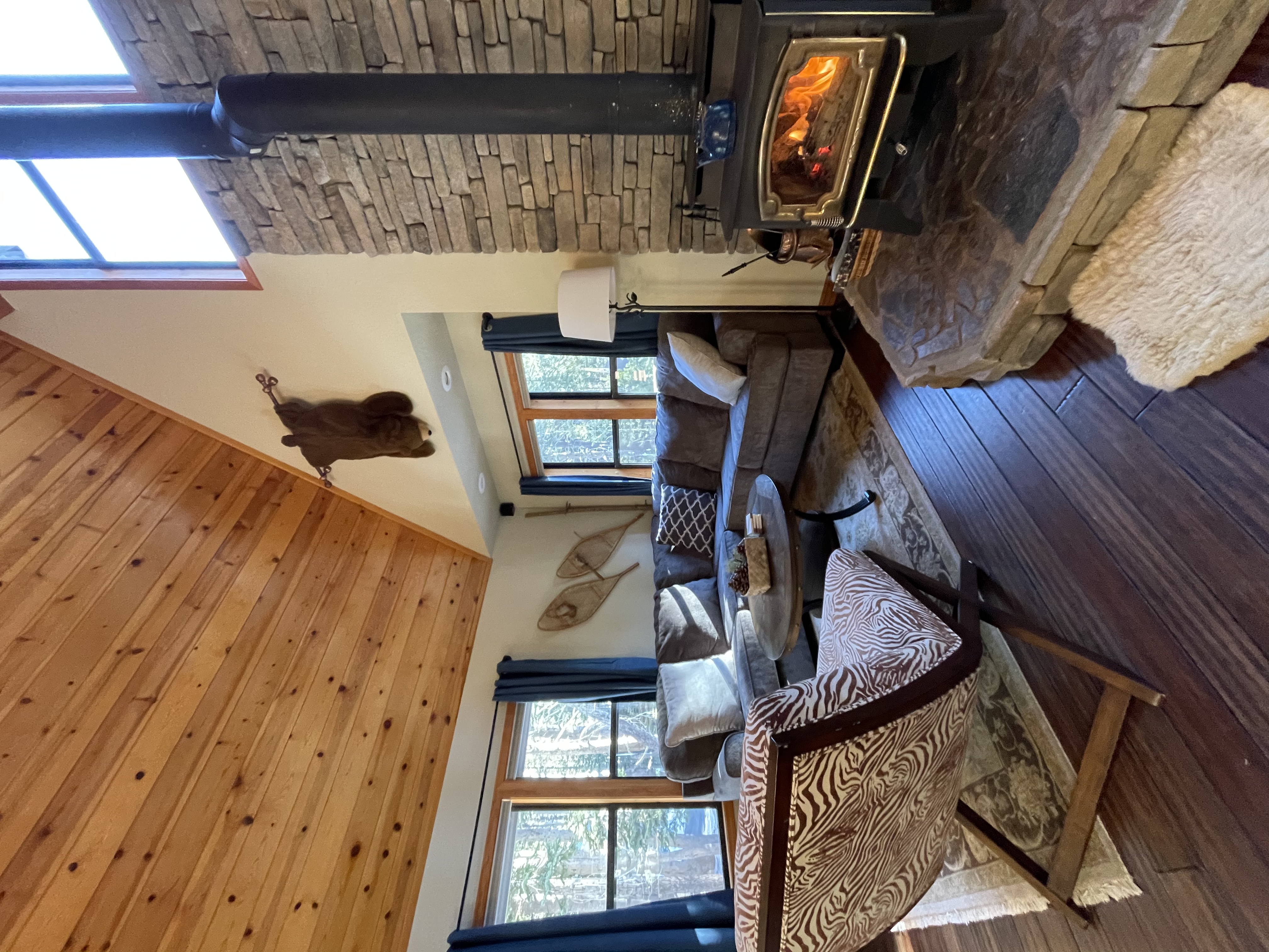 Hot Tub & Kayak! The Snowed Inn - Upscale Lodging