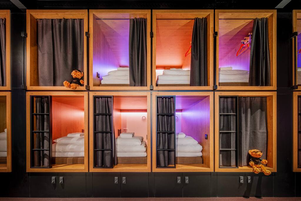 Stay hip in our semi-private BUNK POD FOR 1 — Amsterdam stay