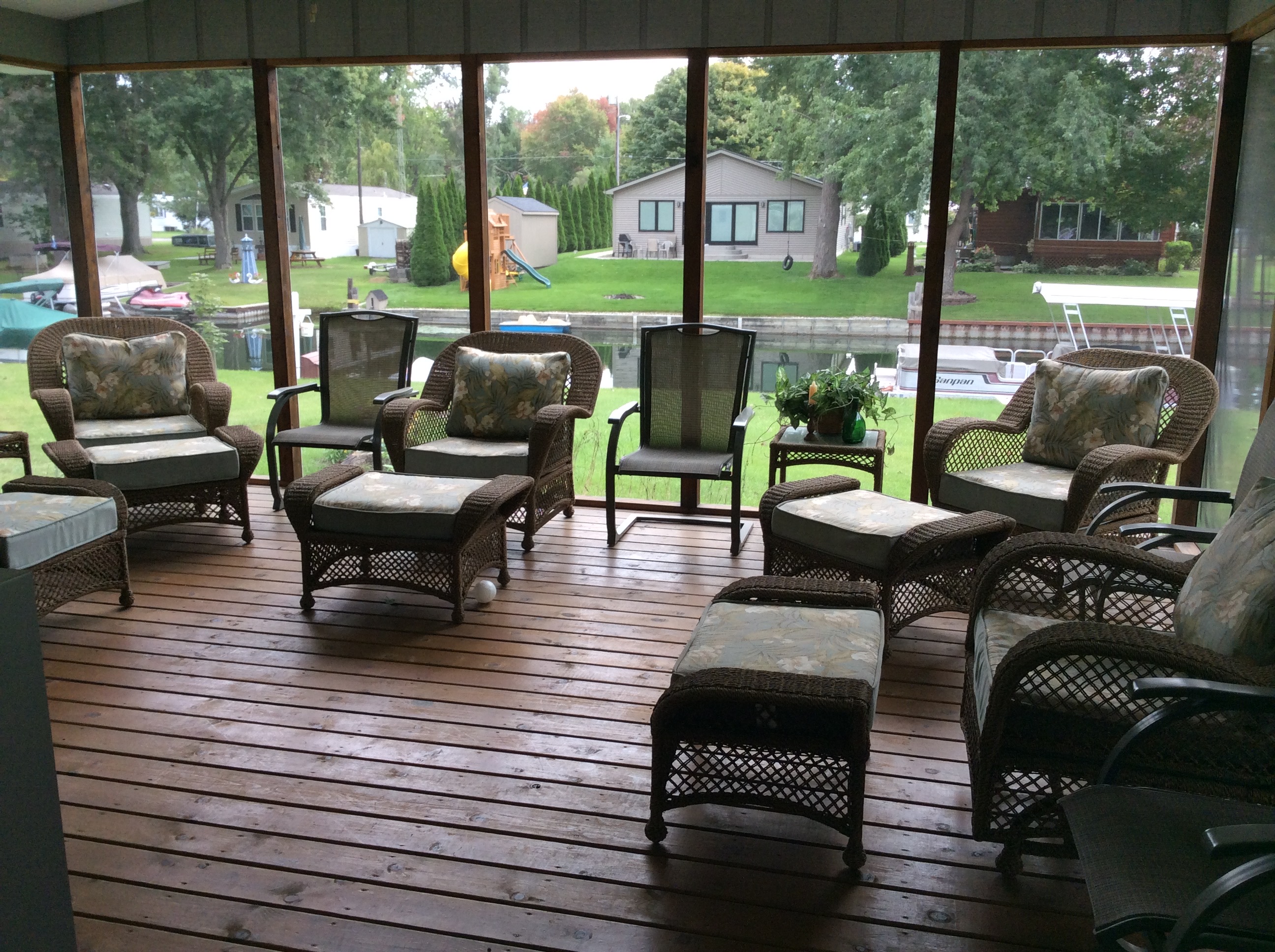 Vineyard Lake cottage on quiet canal Cottages for Rent in Brooklyn