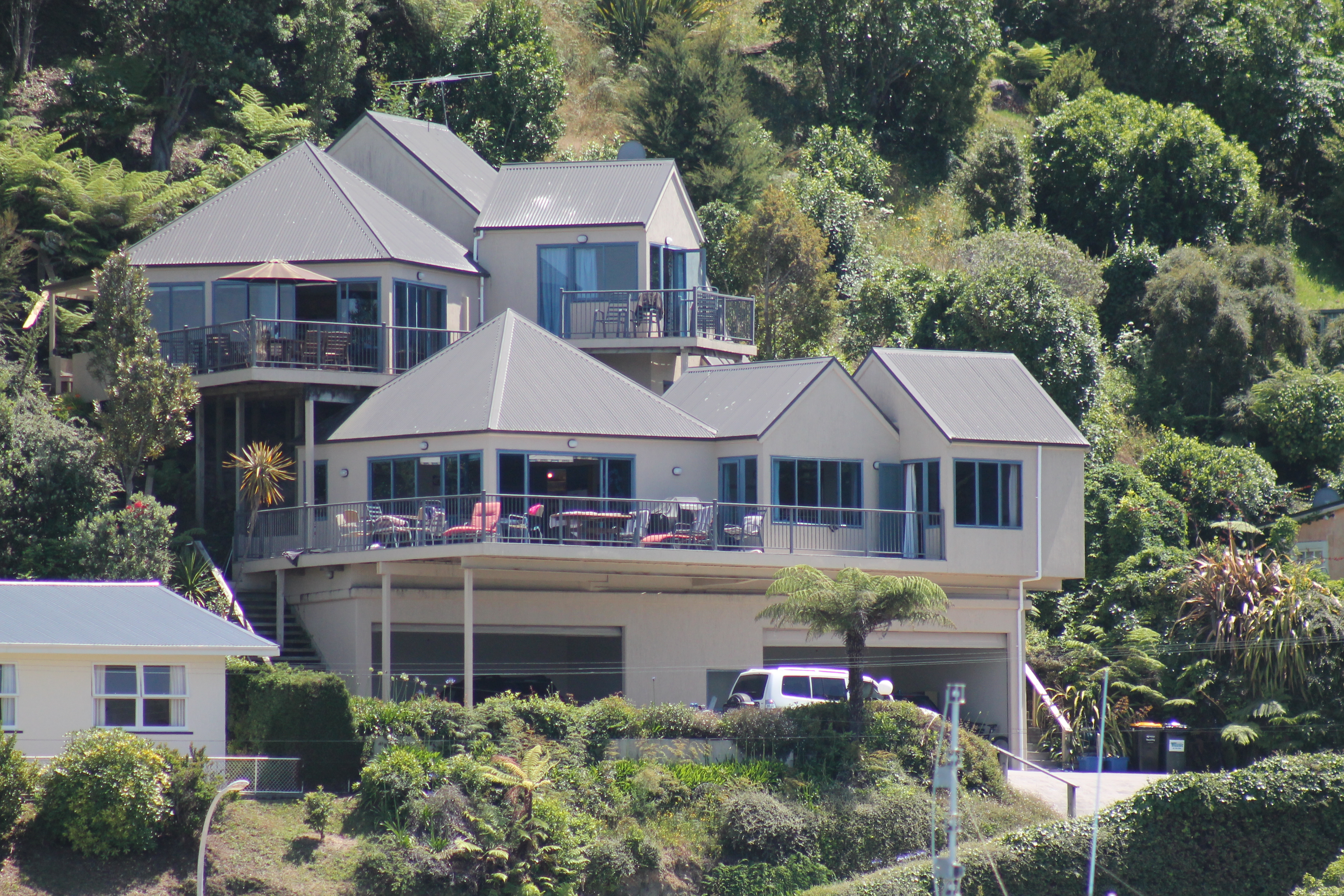 Kaiteriteri Apartments:  Upper Apartment