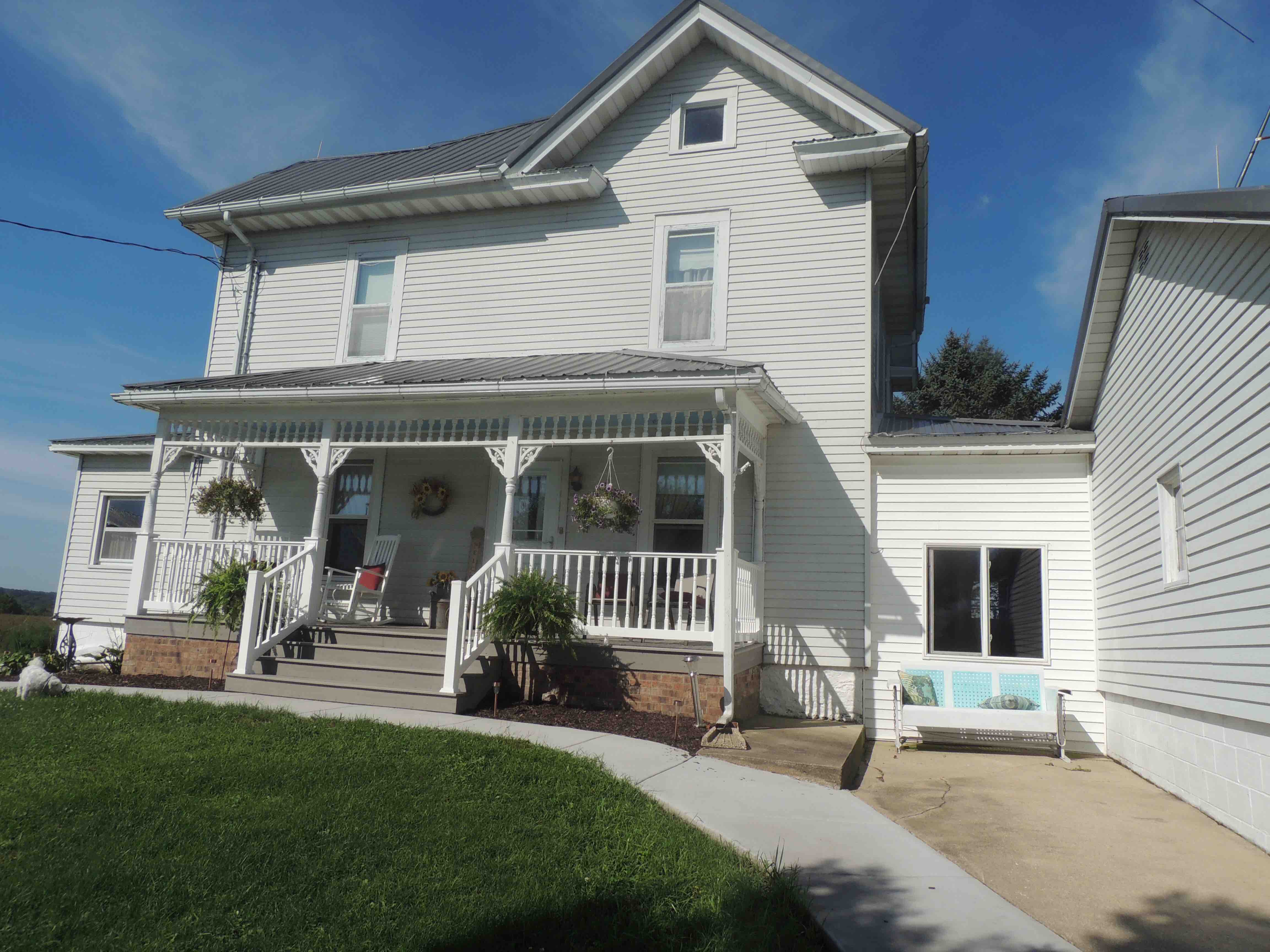 The Old Farmhouse Houses for Rent in Gratiot, Wisconsin, United States
