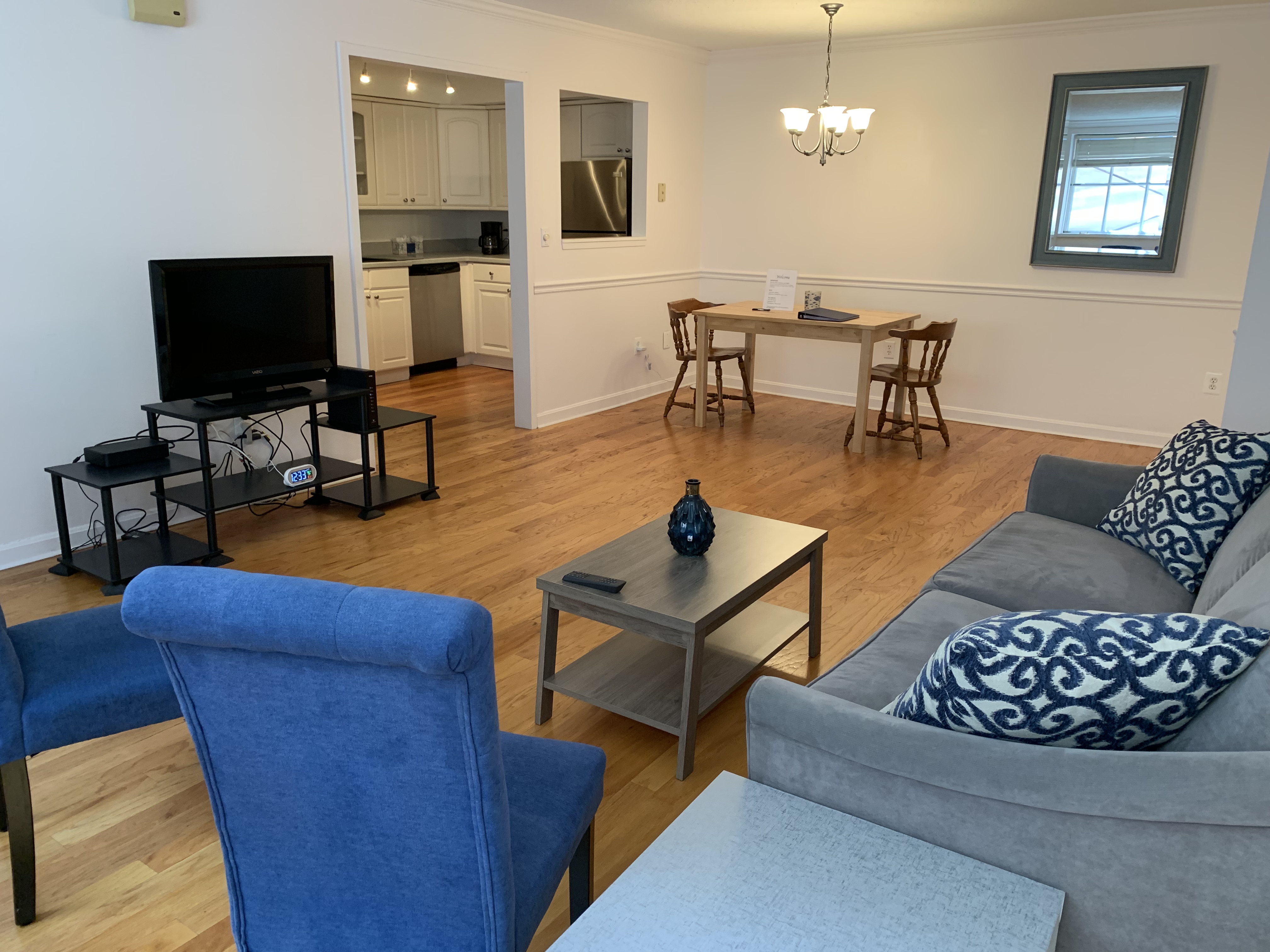 Boston Harbor 2 bedroom/2 bath with free parking