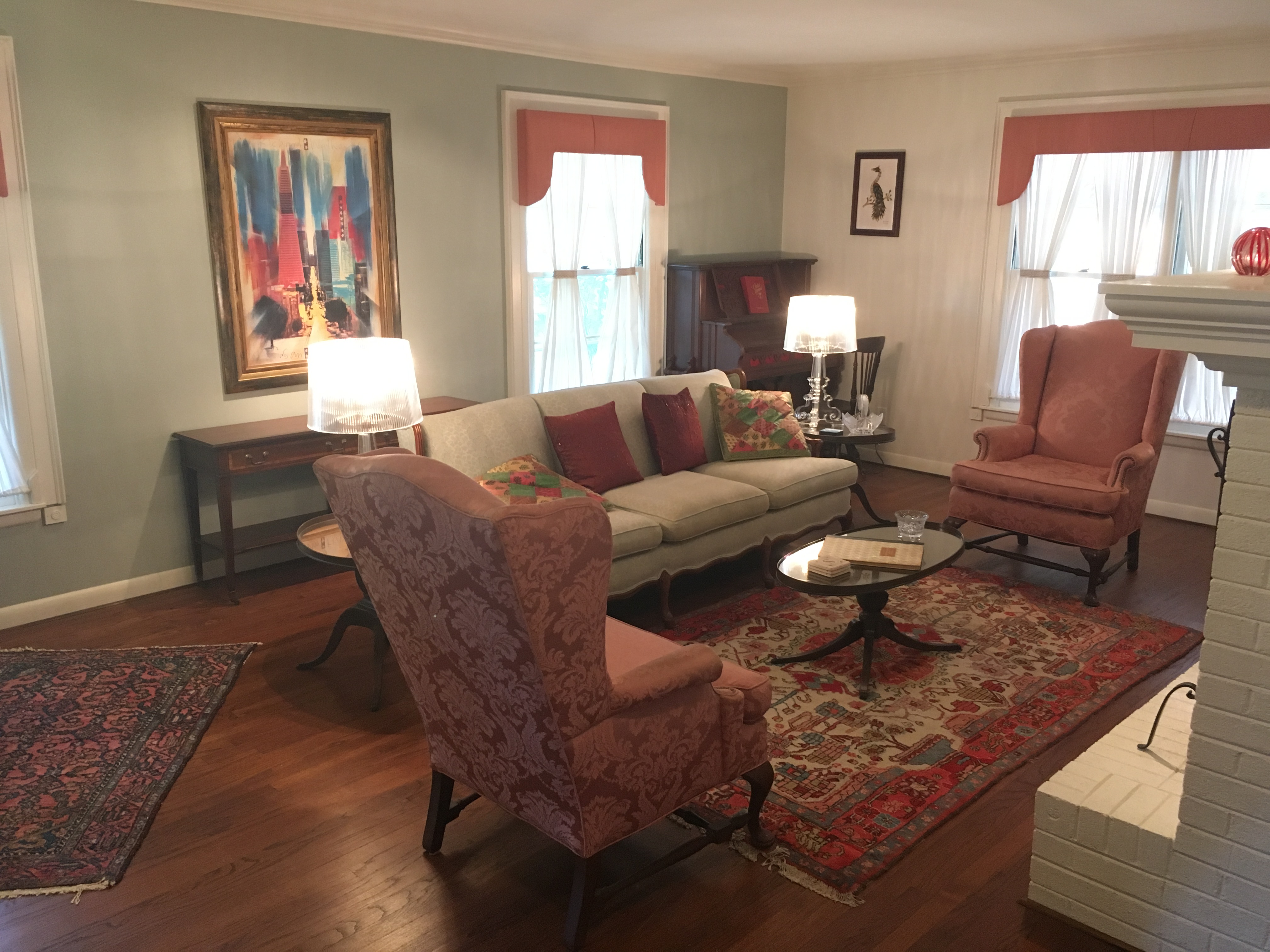 Hollywood Regency - "Grey Bedroom" in District 3, Fort Worth
