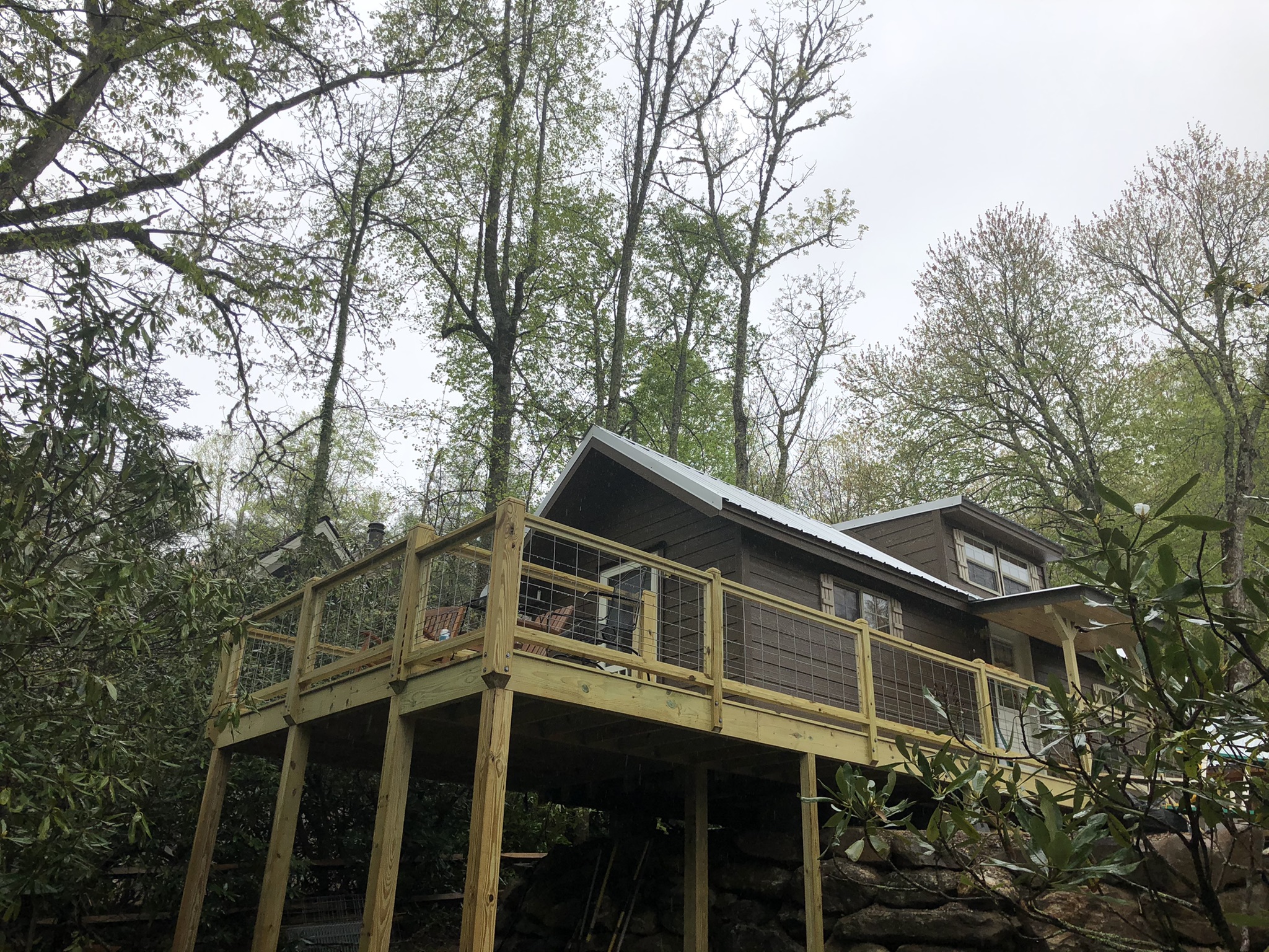 Comfy Creek Side Cottage In Town; Perfect For Two