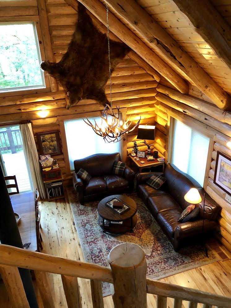 Log Cabin w/Treehouse & Zip Line on Rogue River Houses for Rent in