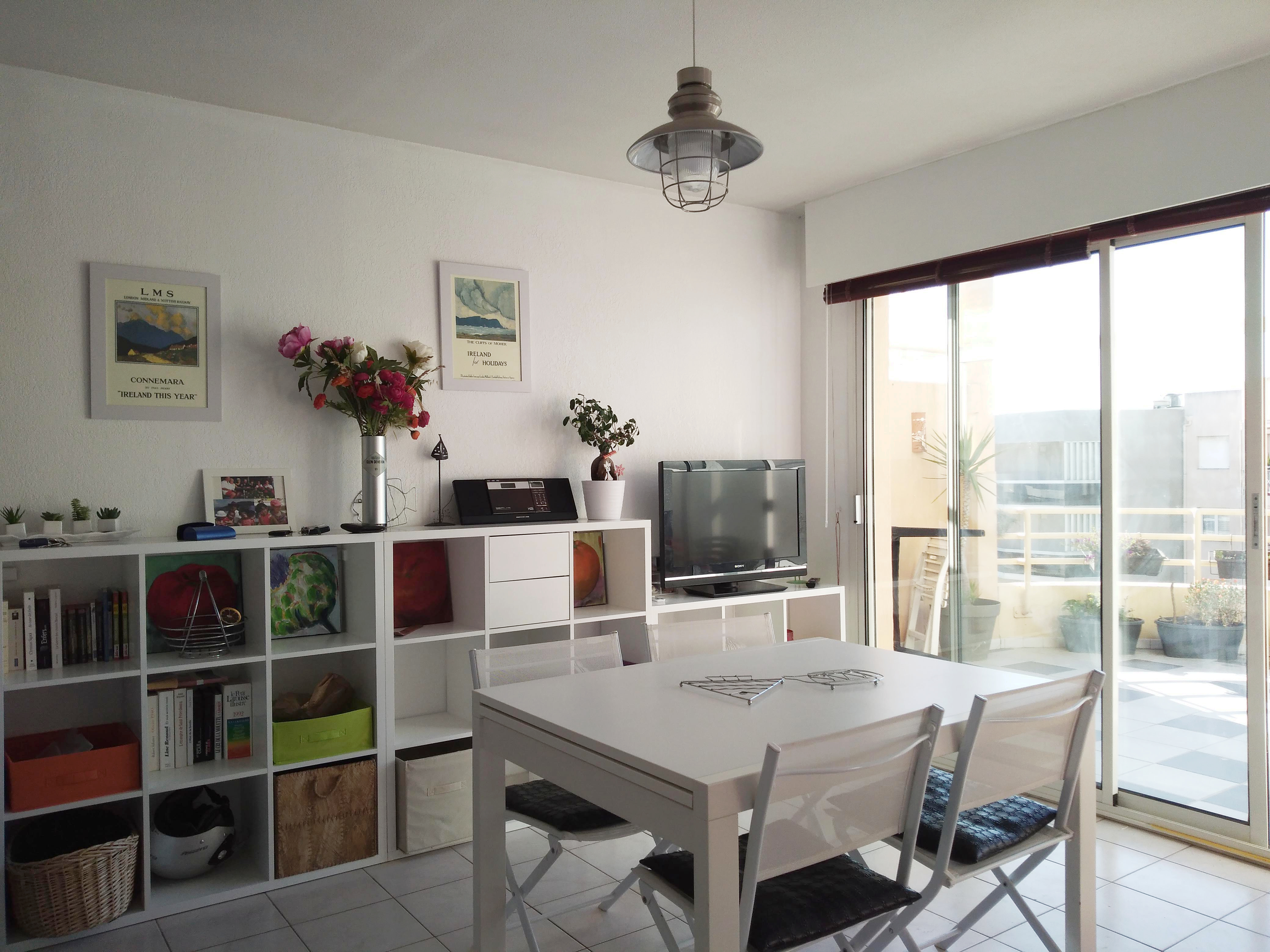 listed apartment by the sea with parking.
