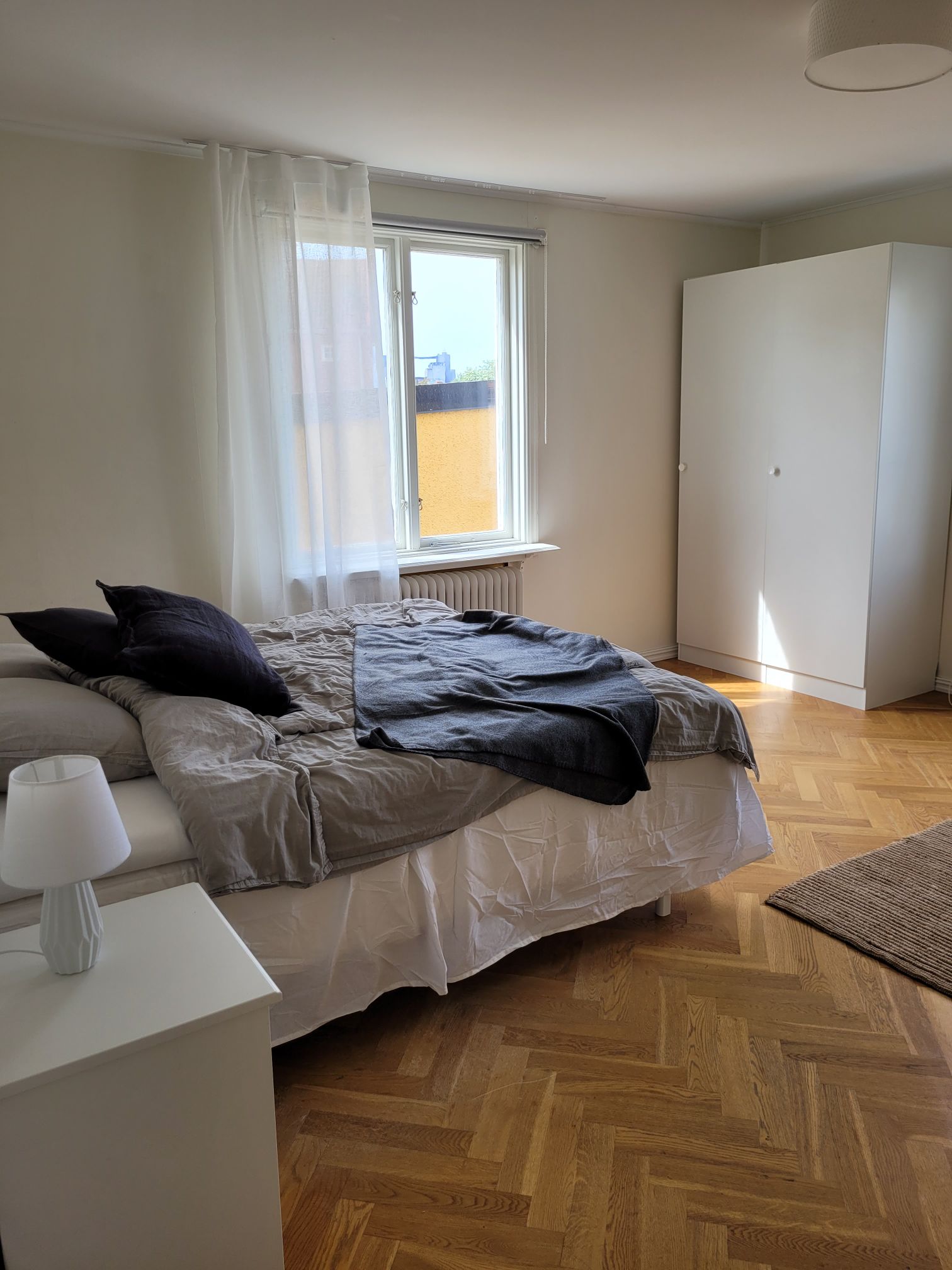 Large apartment in quiet area close to city
