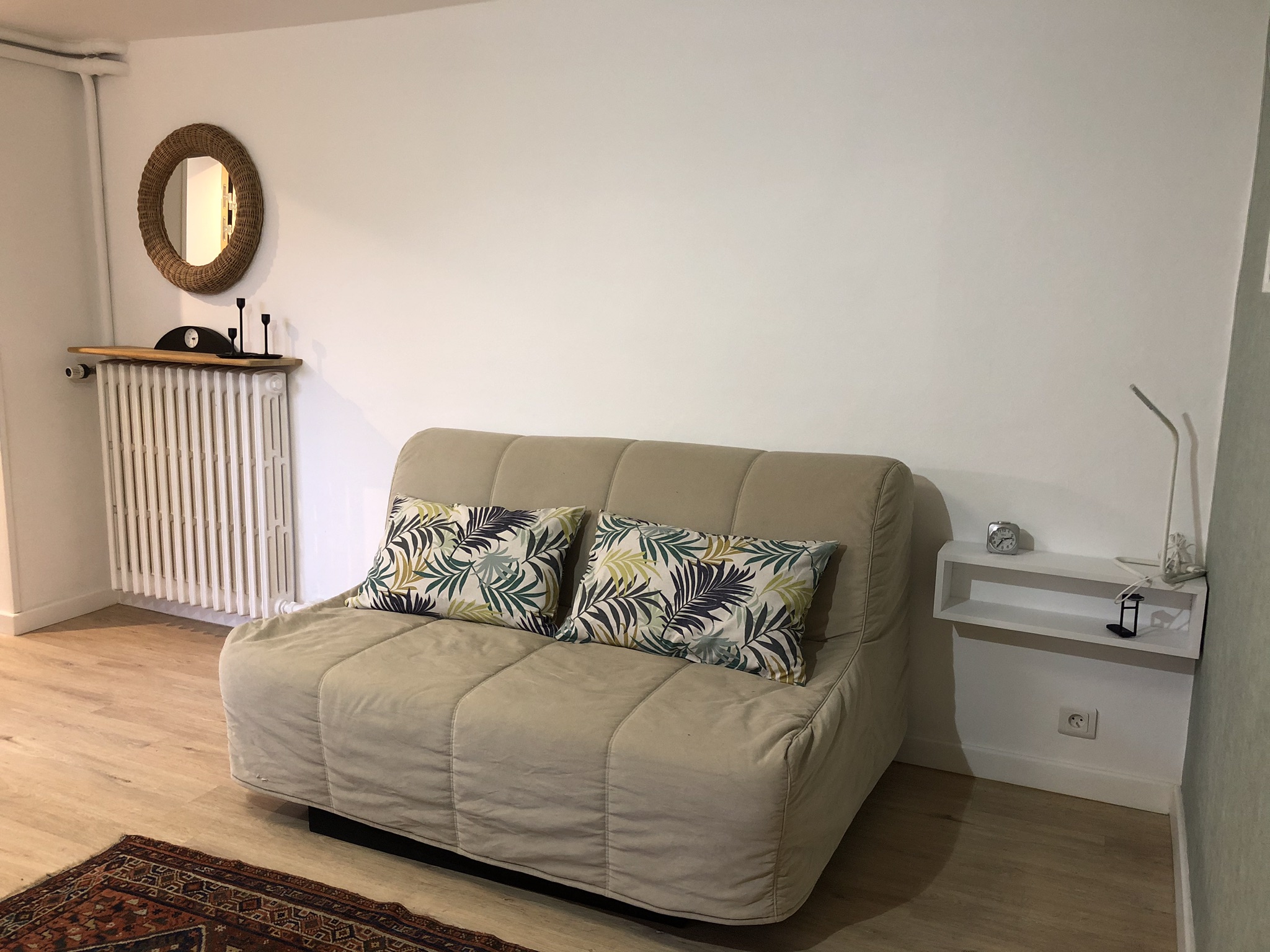 Studio in house, 20 minutes from downtown by bus