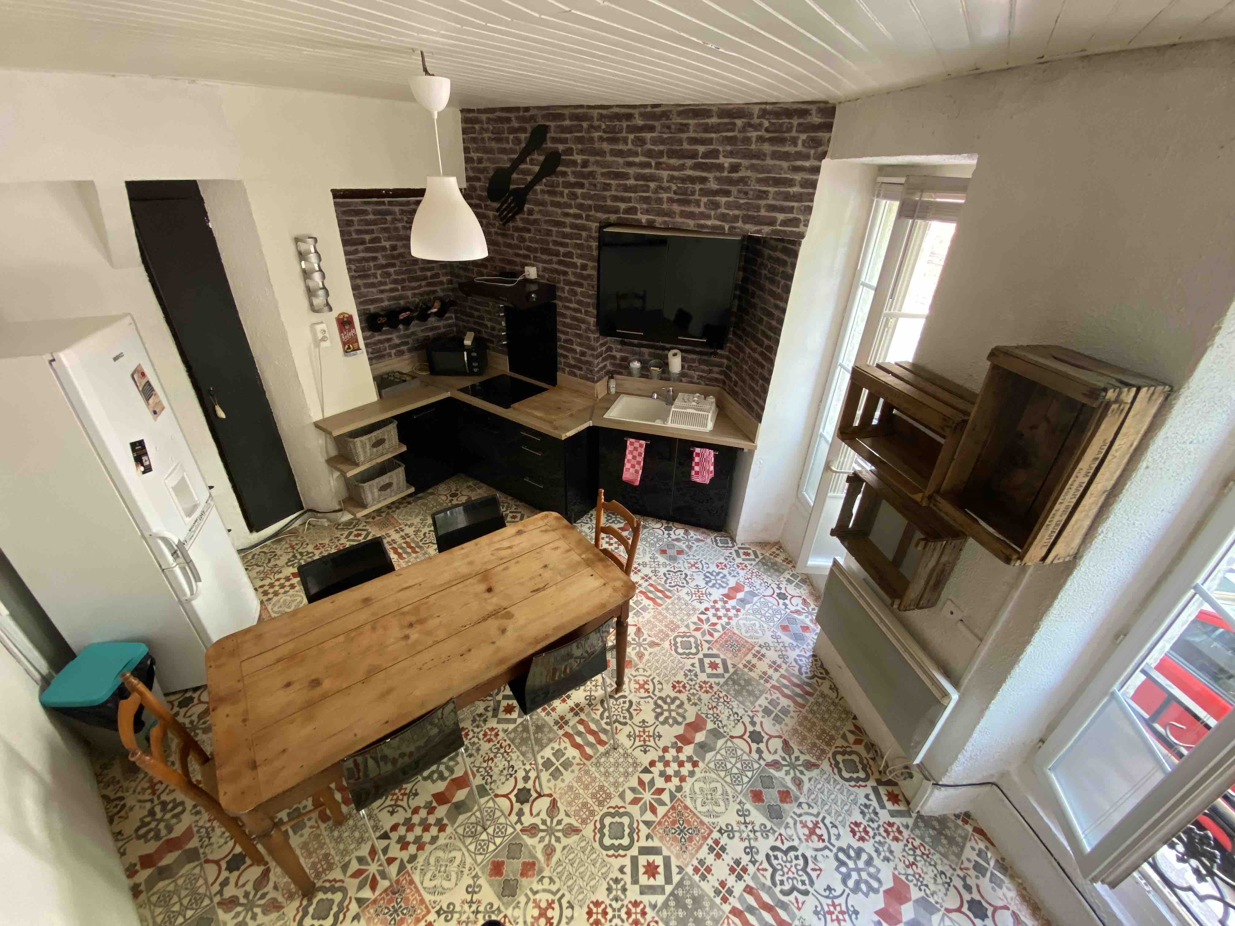 Atypical village house on several levels