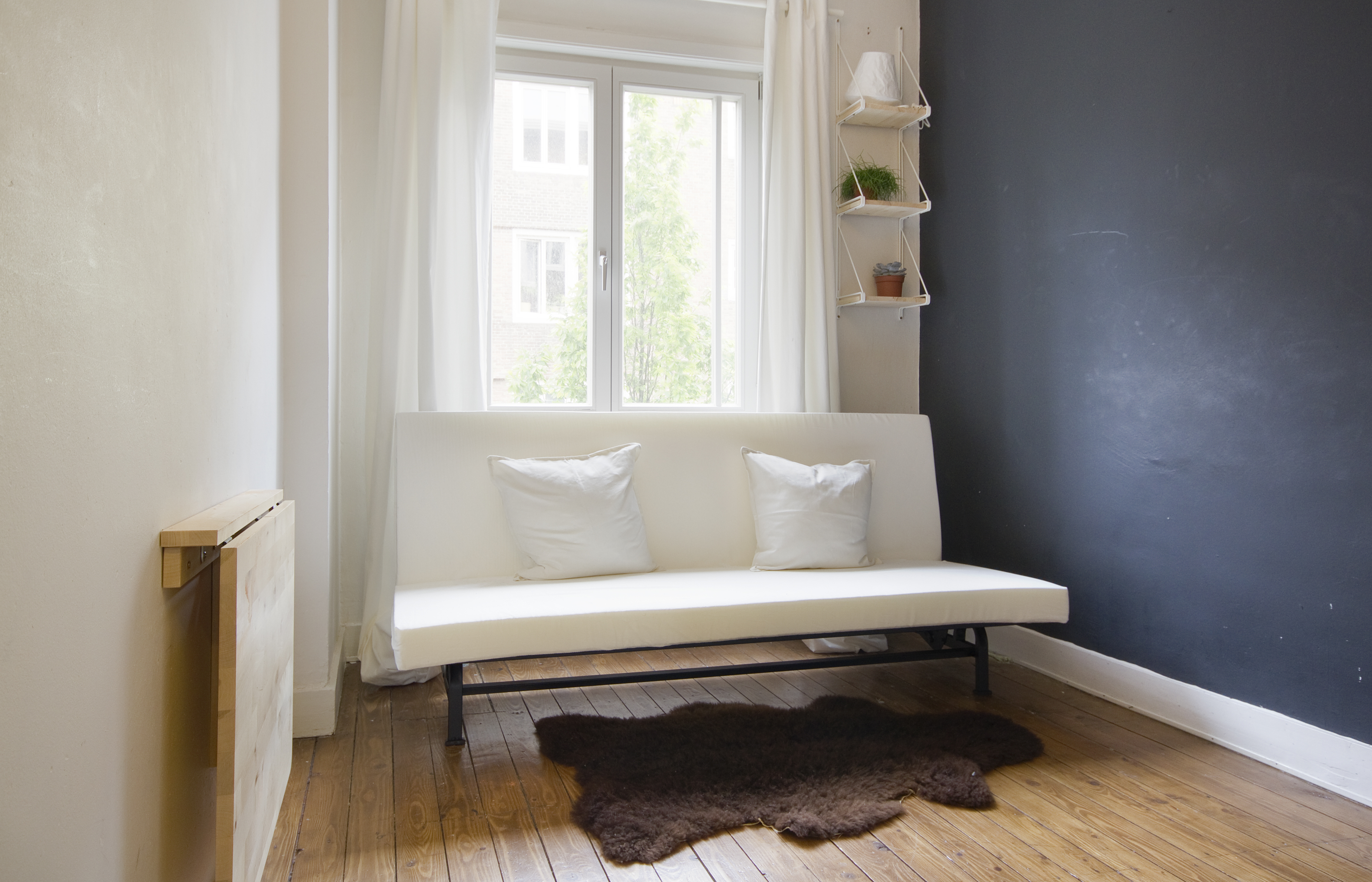 Room, own access close to center, females only โ Amsterdam stay