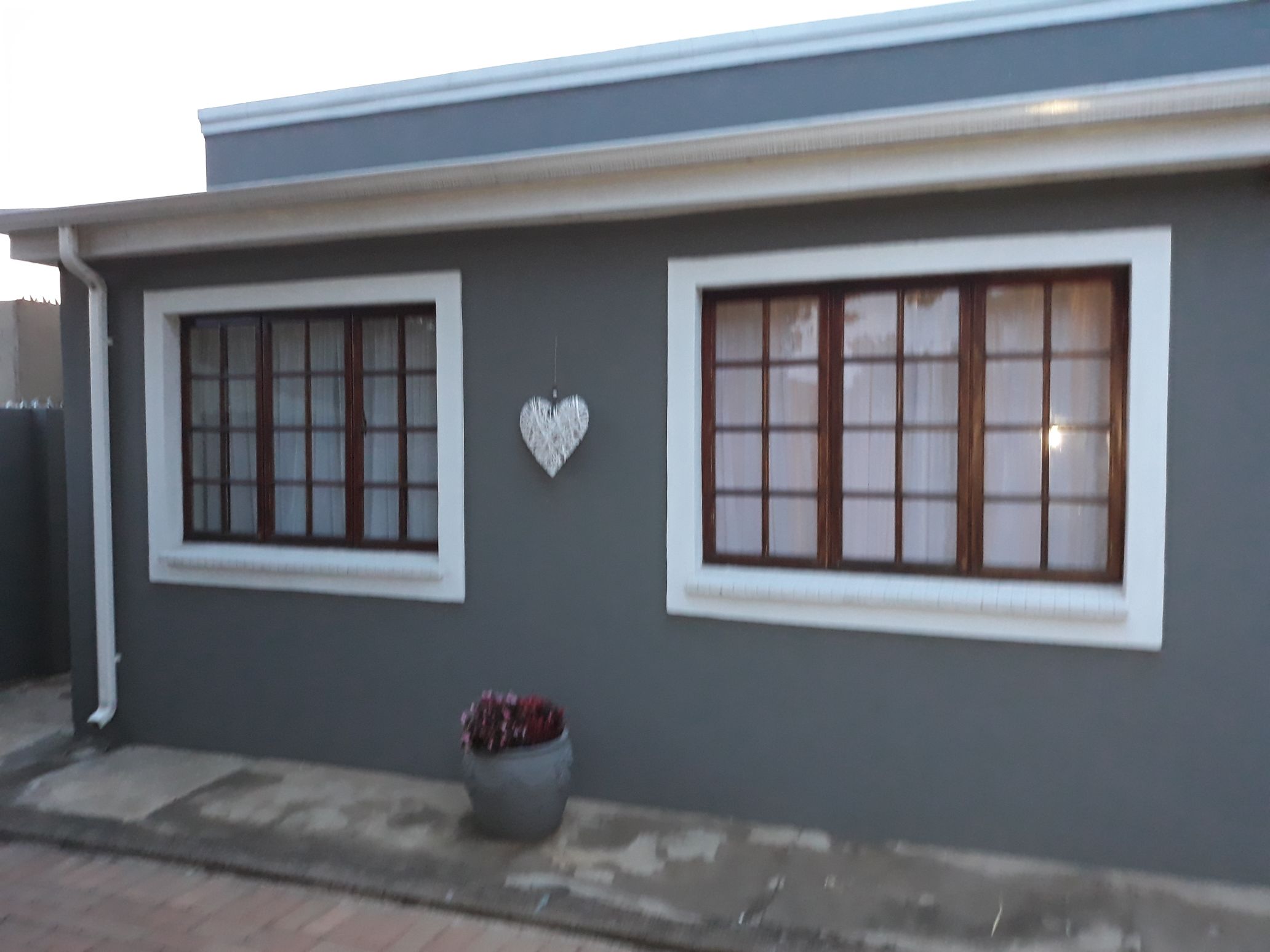 Tranquil stylish 1bed apartment 11km to OR Tambo.