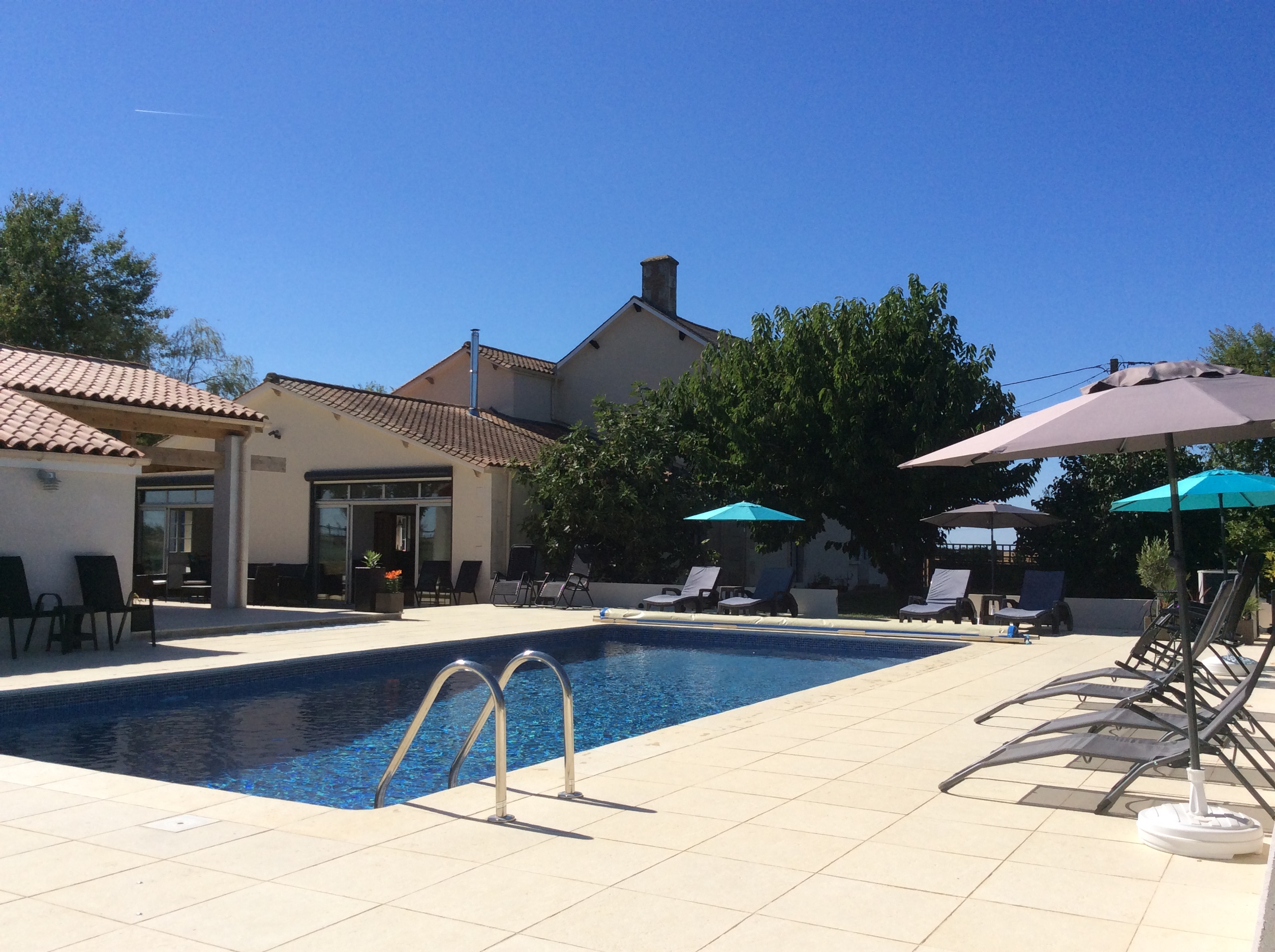 Gite Beauvais Heated Pool Vendee Deux Sevres Area Villas For Rent In Saint Pompain Nouvelle Aquitaine France