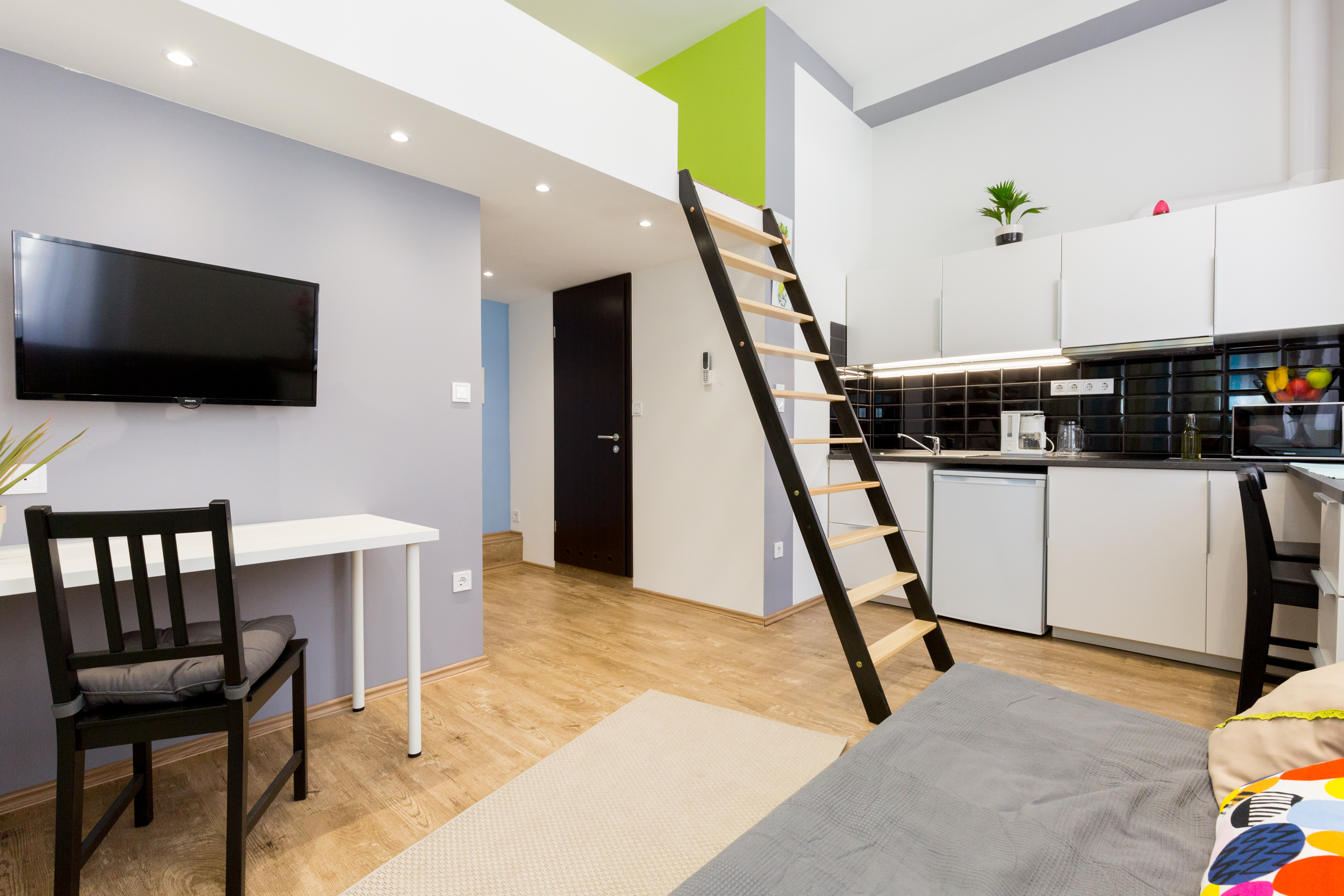 Modern Inner City Studio 5 - with AC!
