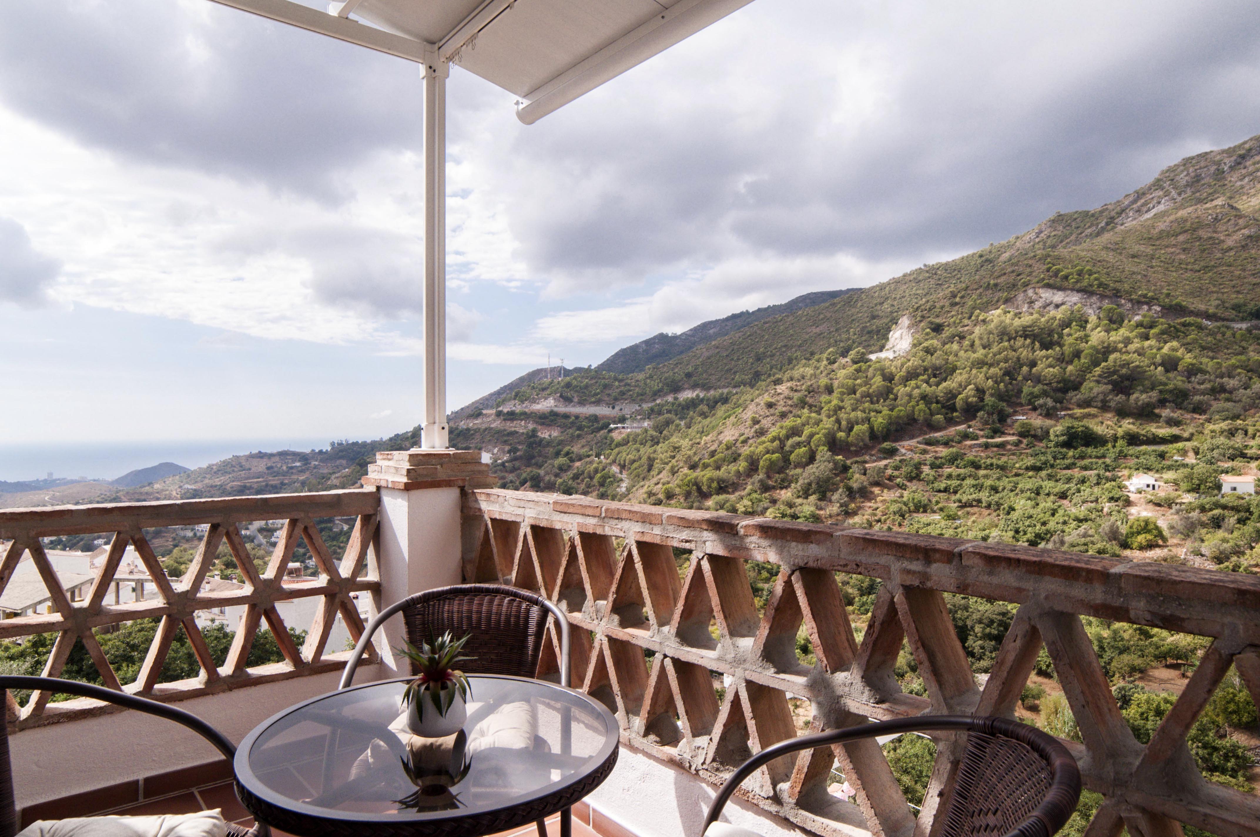 Apartment with beautiful views and terrace