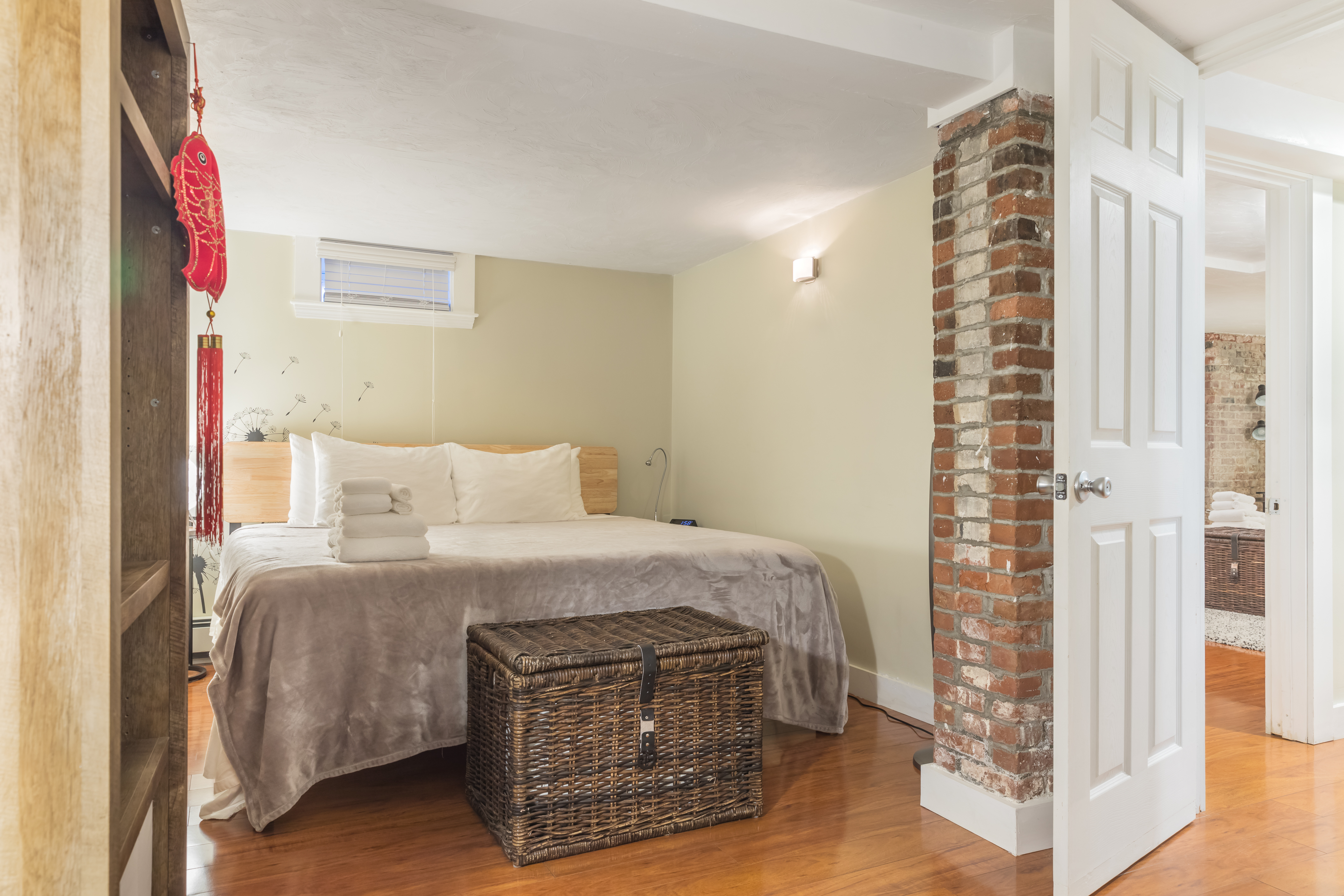 Parking * King Beds * Private Entrance * Kid Ready