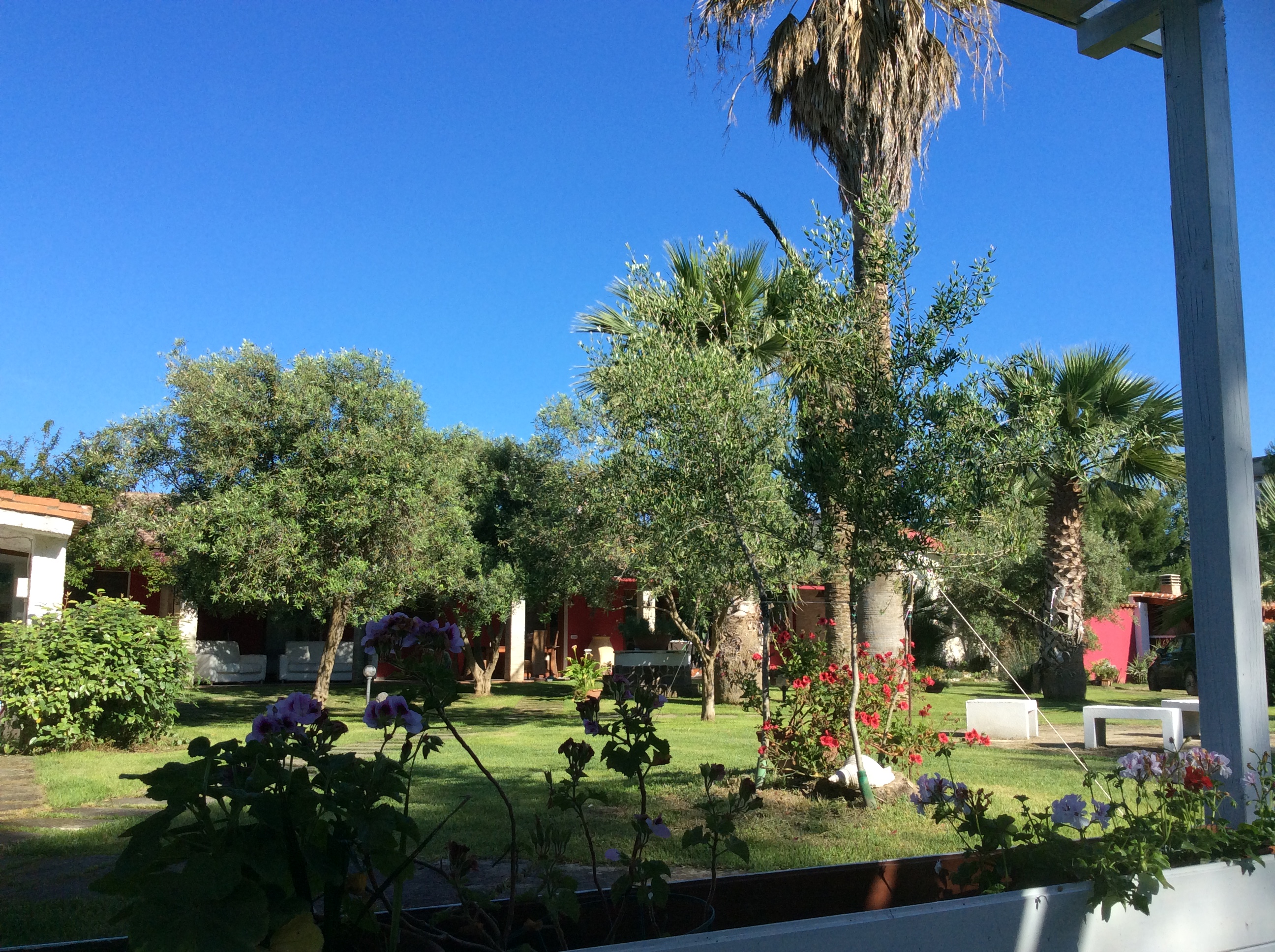 Charming Bungalow Immersed in Cabras Nature