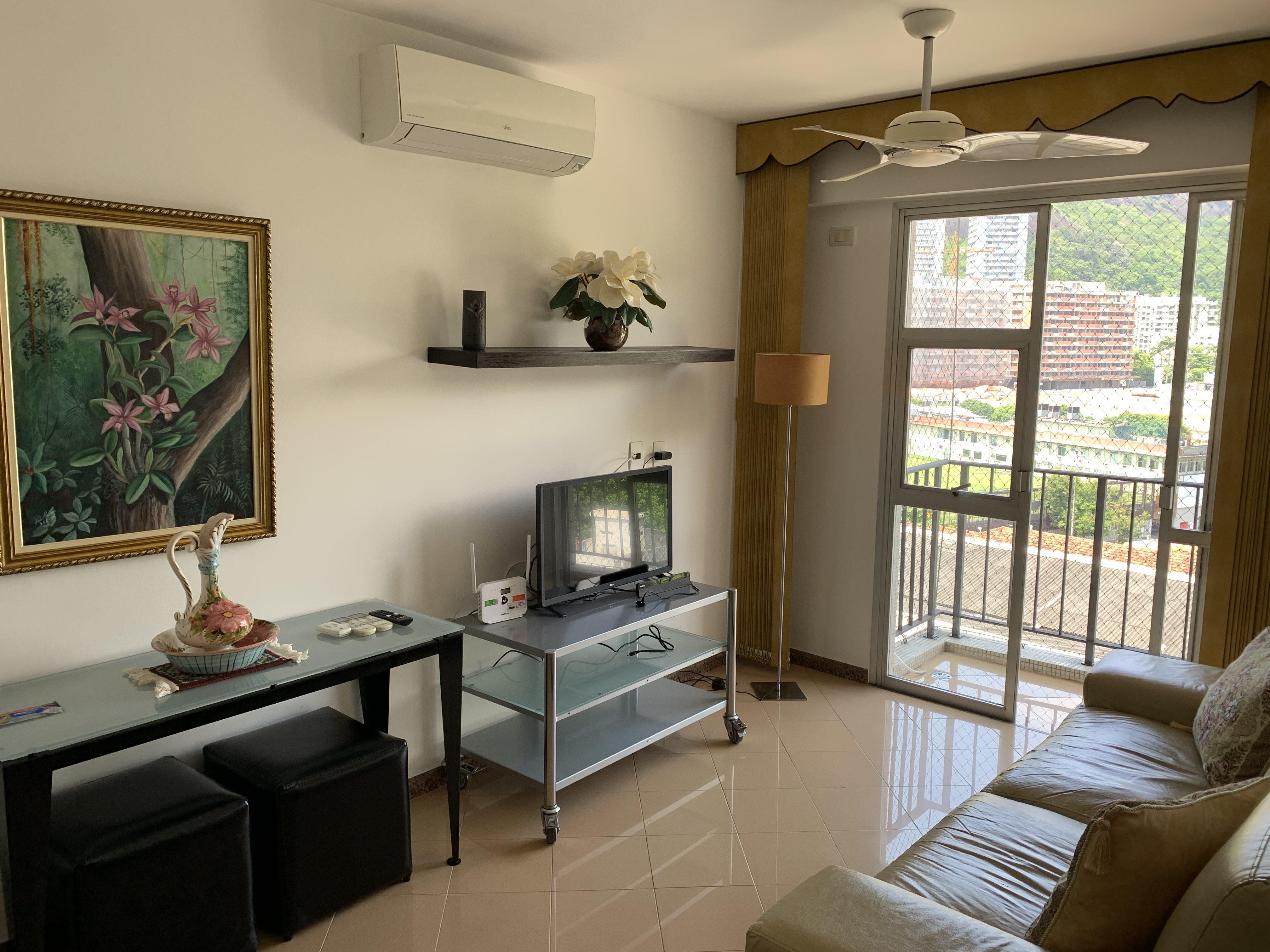 Cool functional apartment in Botafogo 2 qtos